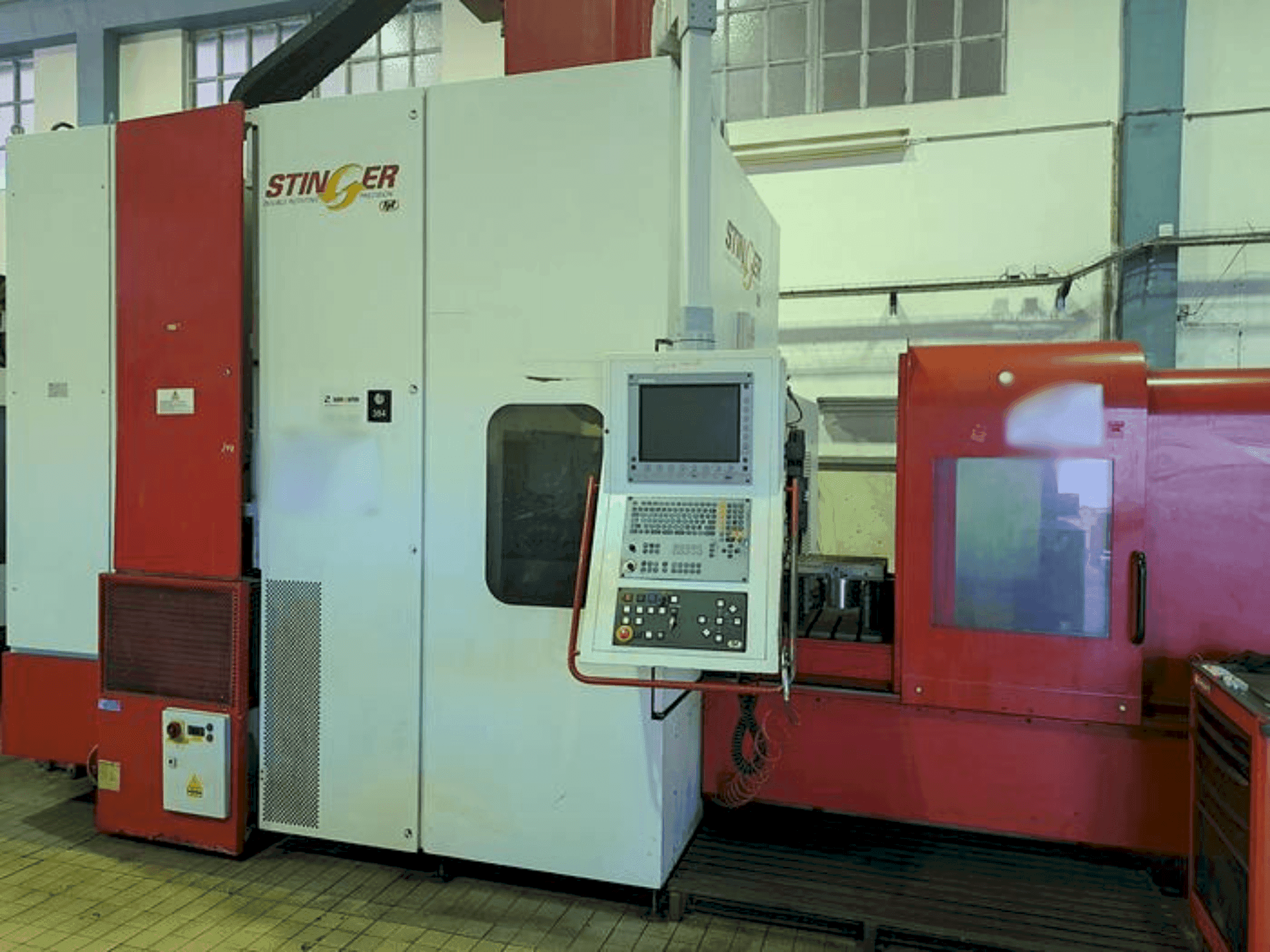 Koneen  FPT STINGER XL etunäkymä