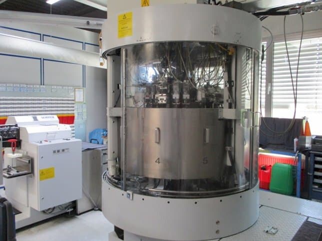 Koneen  MIKRON Multistar CX-24 etunäkymä