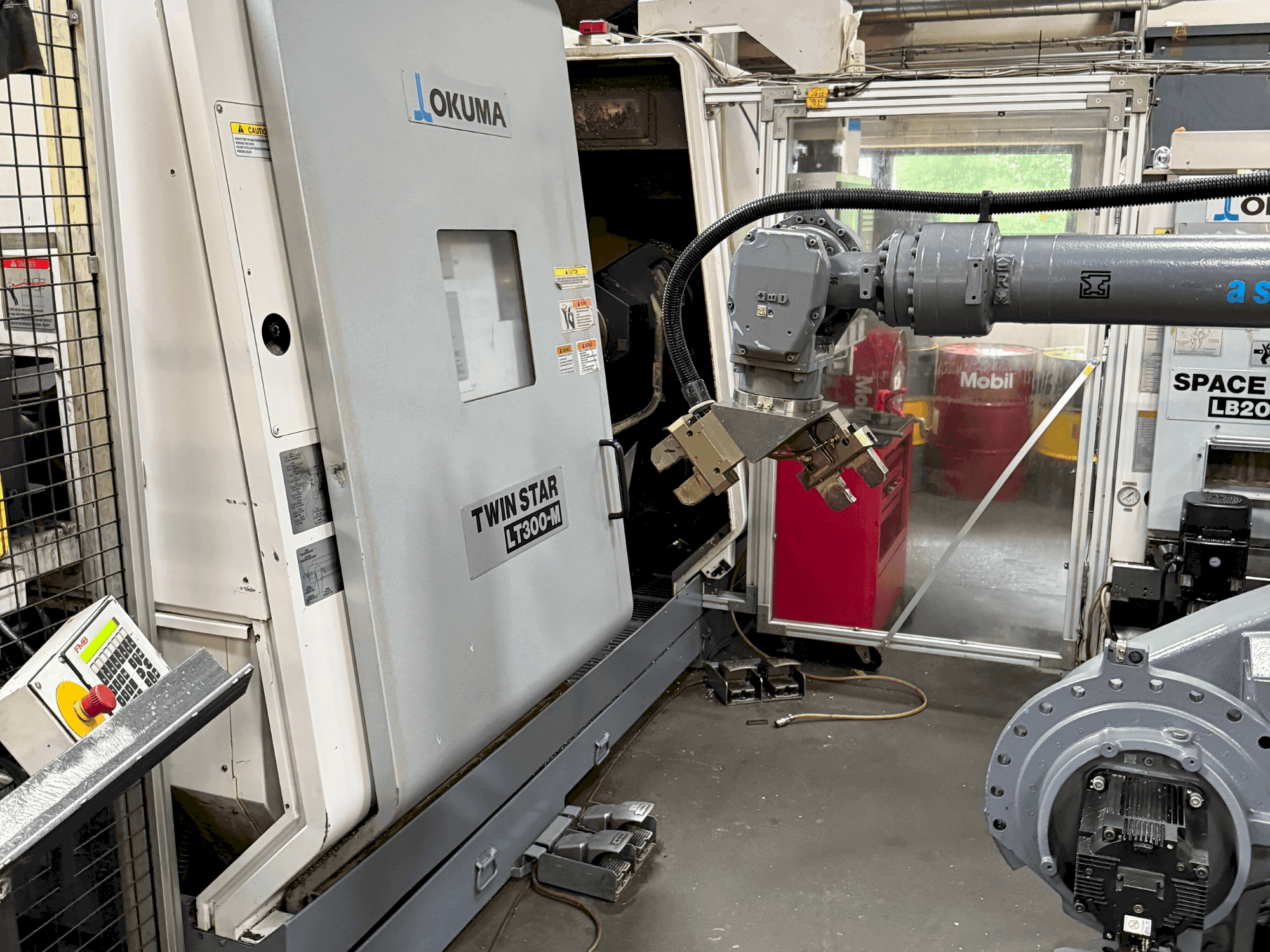 Koneen  Okuma Twinstar LT300-M etunäkymä