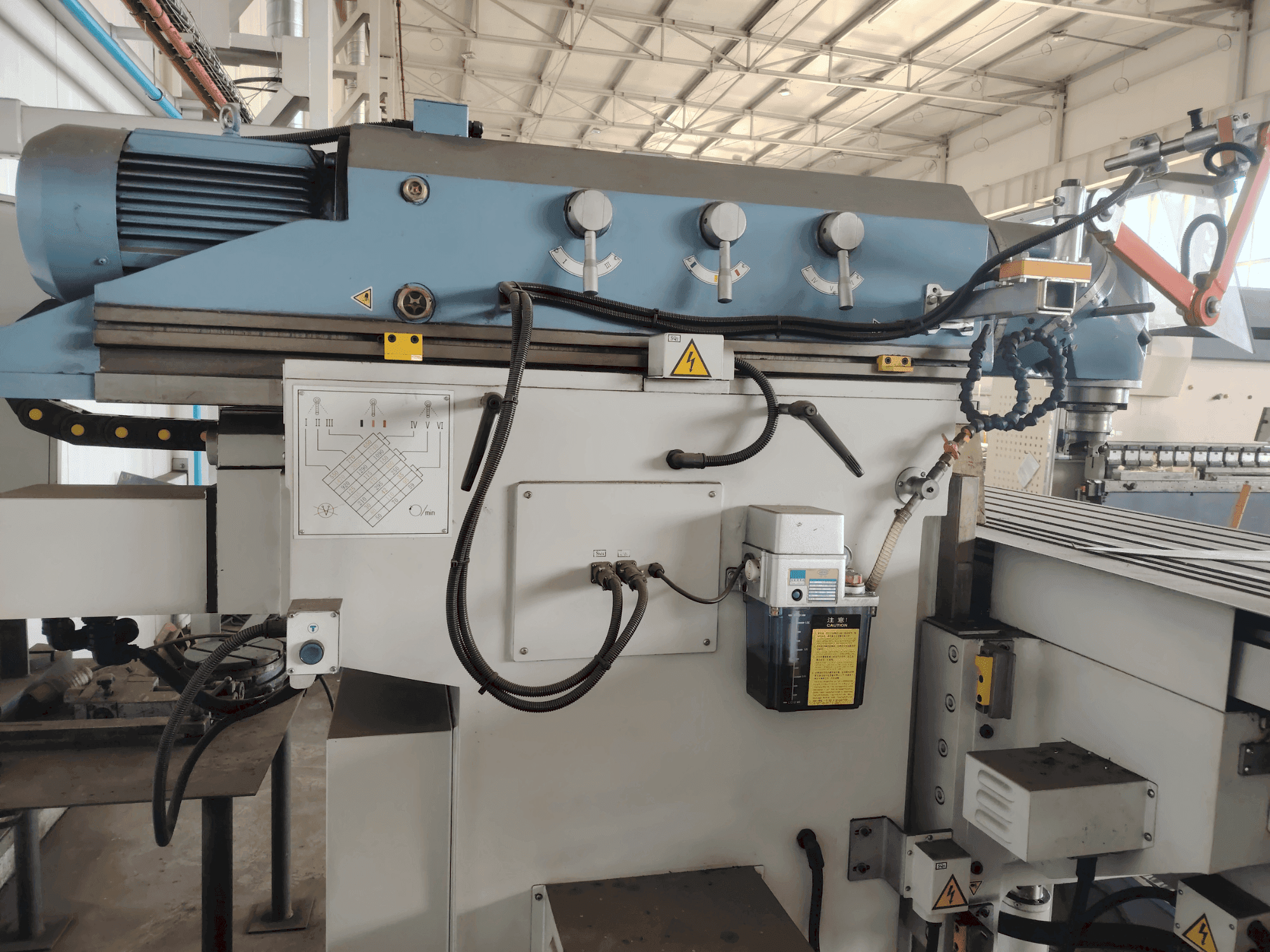 Koneen  Bernardo Variomill FU 2000E Servo etunäkymä