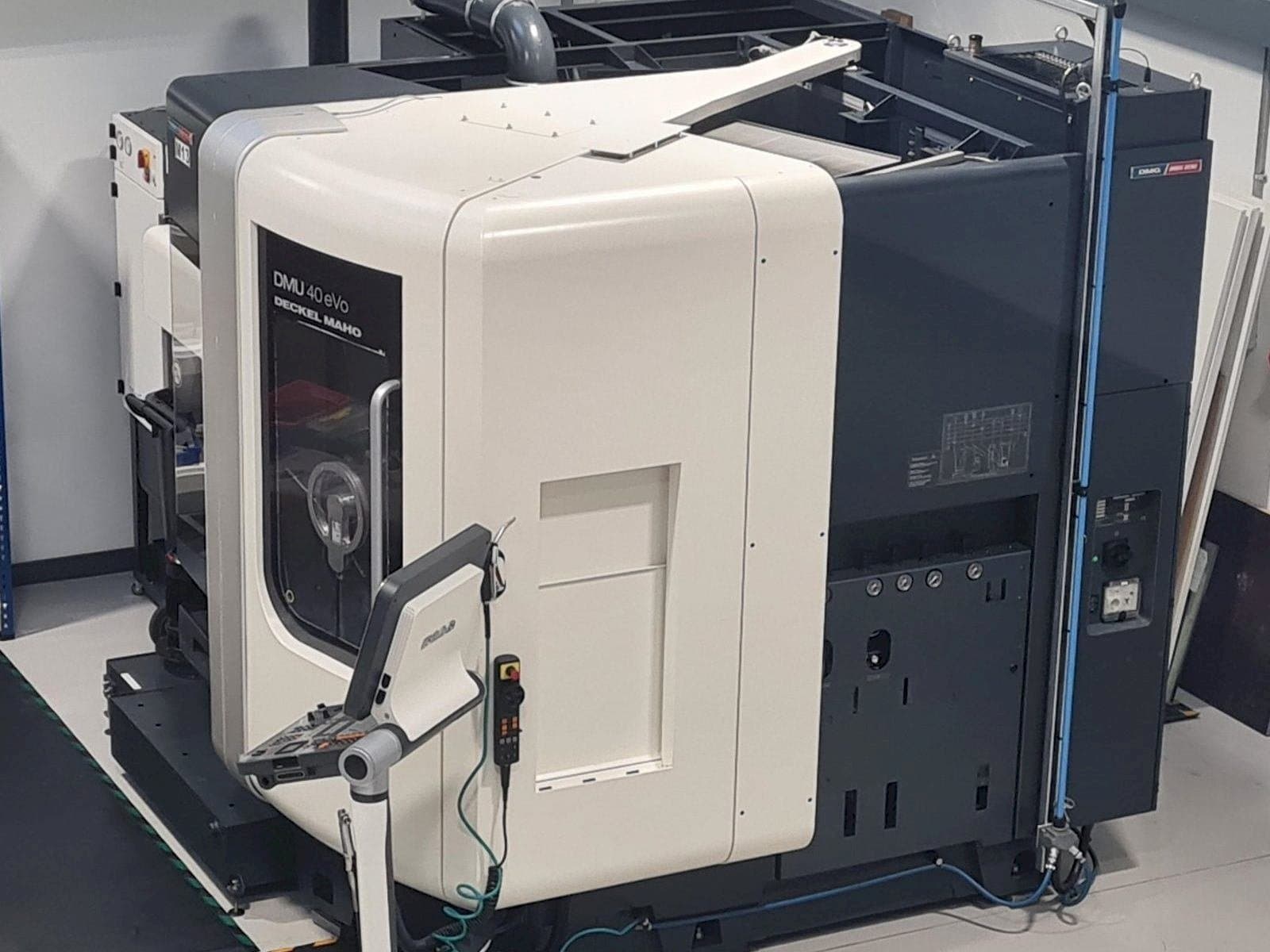 Koneen  DMG MORI DMU40 eVo etunäkymä