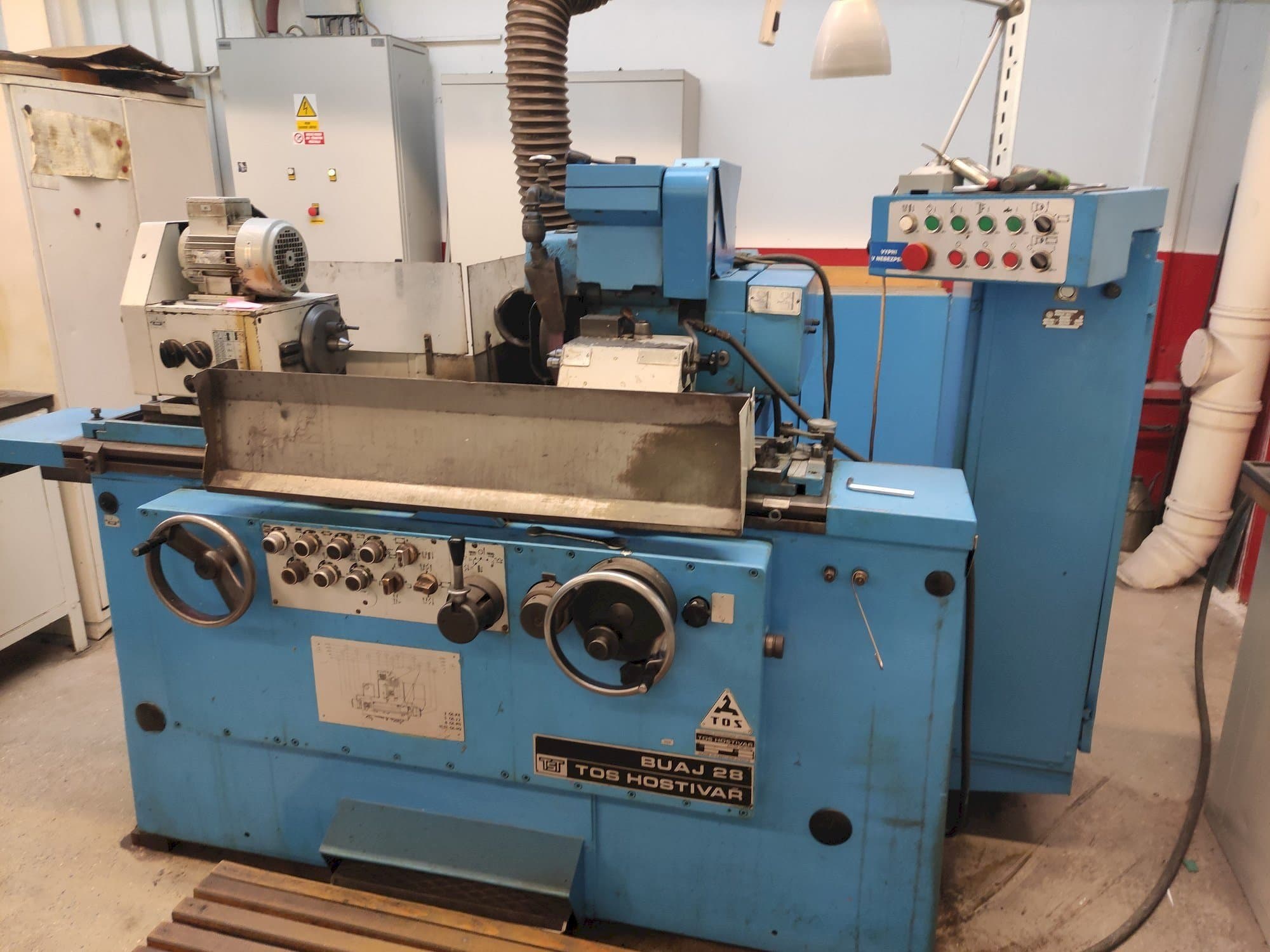 Koneen  TOS BUAJ 28 etunäkymä