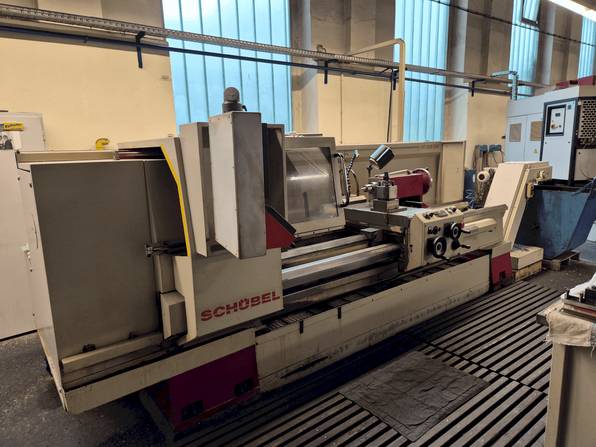 Koneen  SCHÜBEL MT 630 CNC etunäkymä