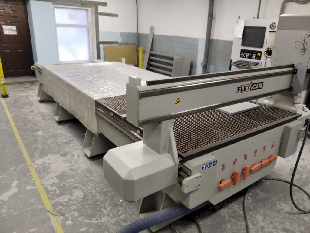 Koneen  Becker FLEXICAM 1540 etunäkymä