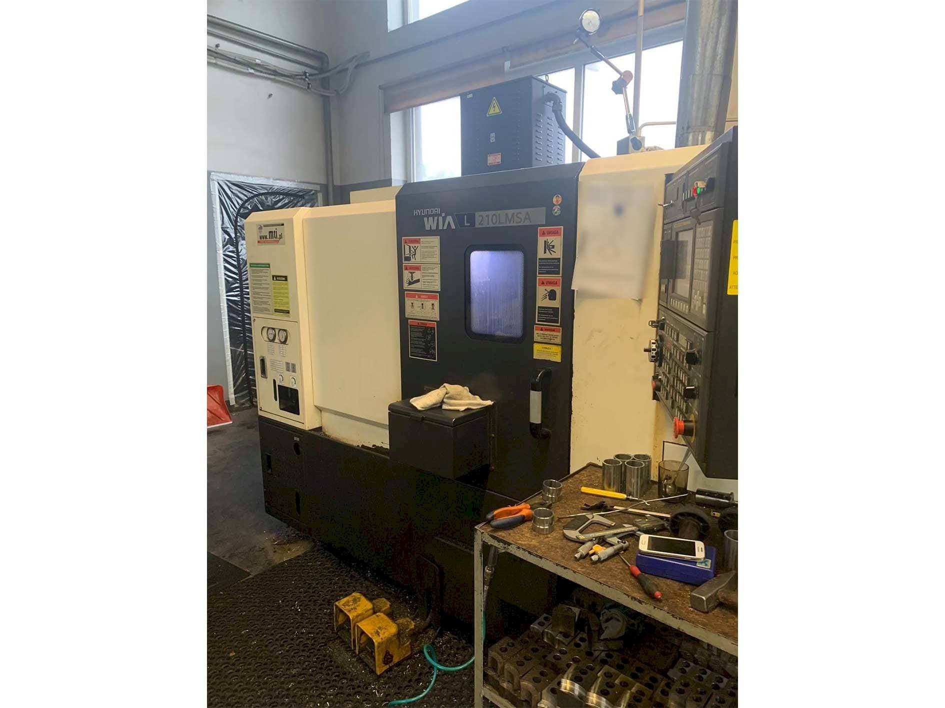 Koneen  Hyundai Wia L210LMSA etunäkymä