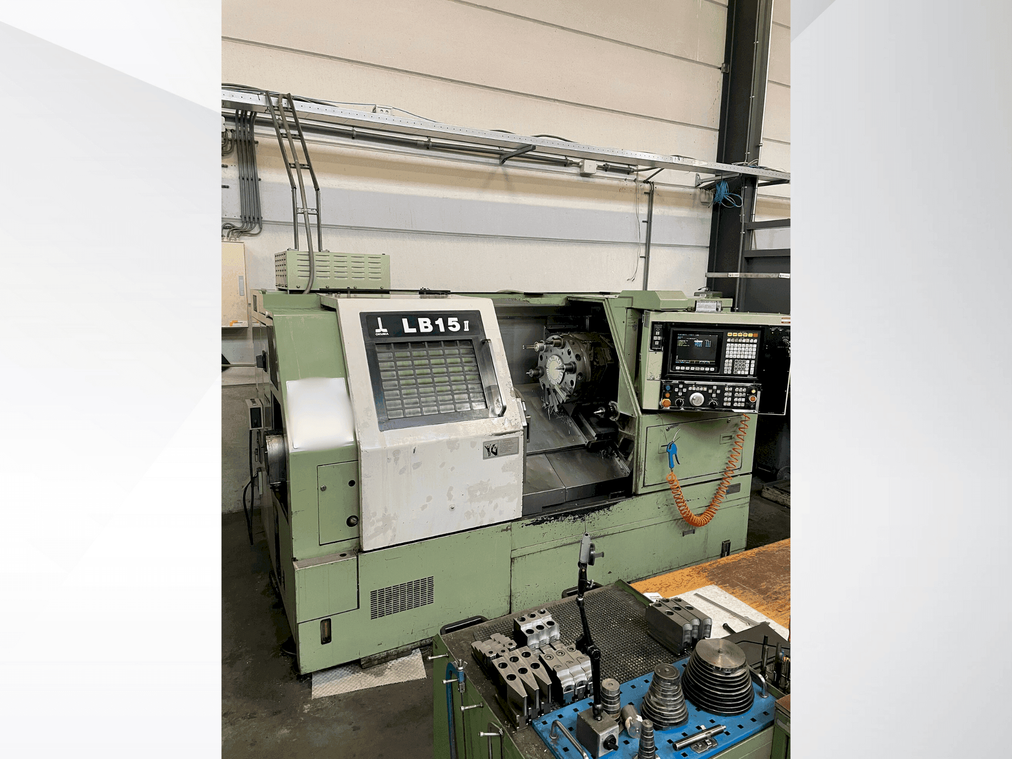 Koneen  Okuma LB15II etunäkymä