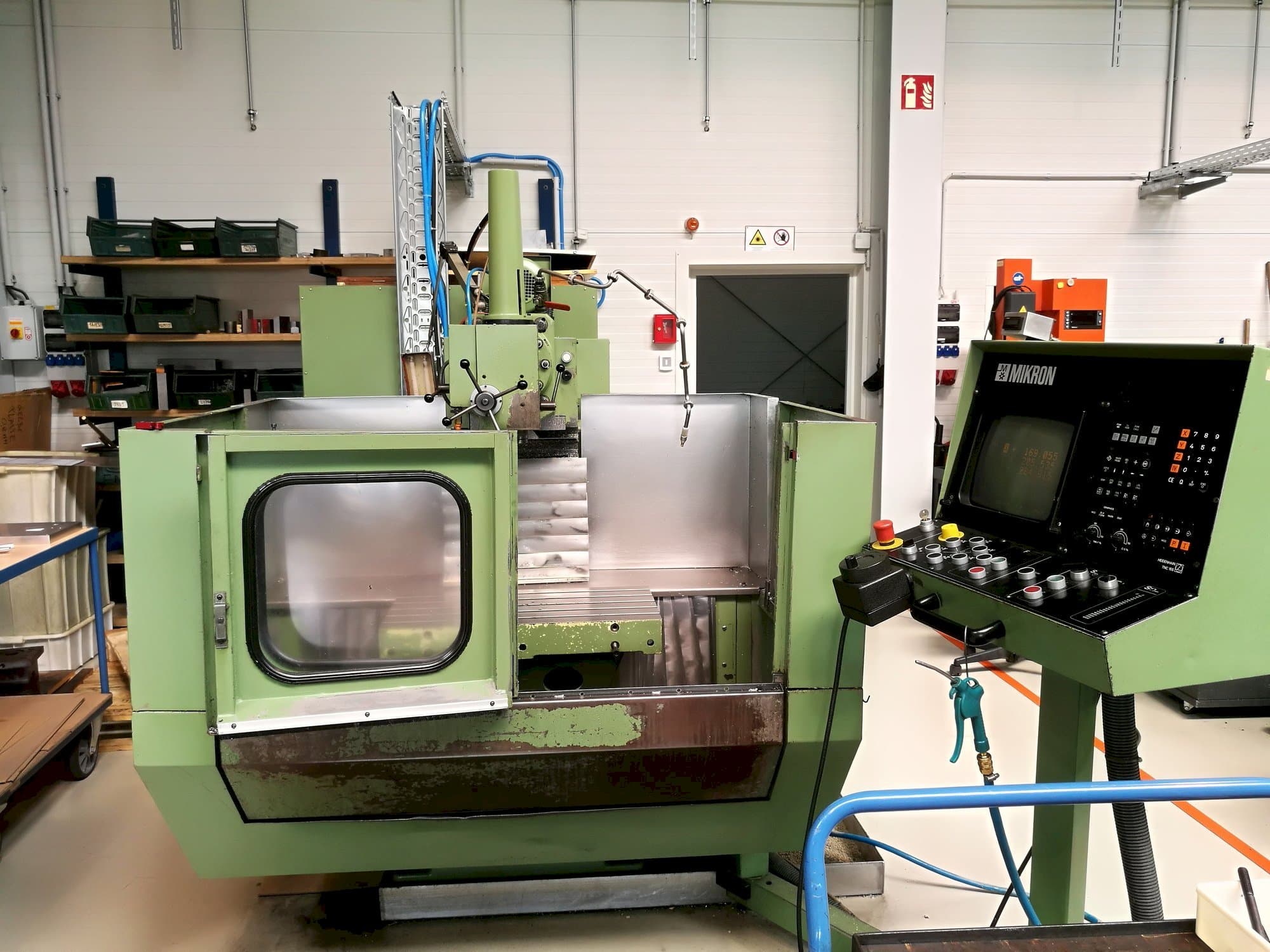 Koneen  MIKRON WF 21 C etunäkymä