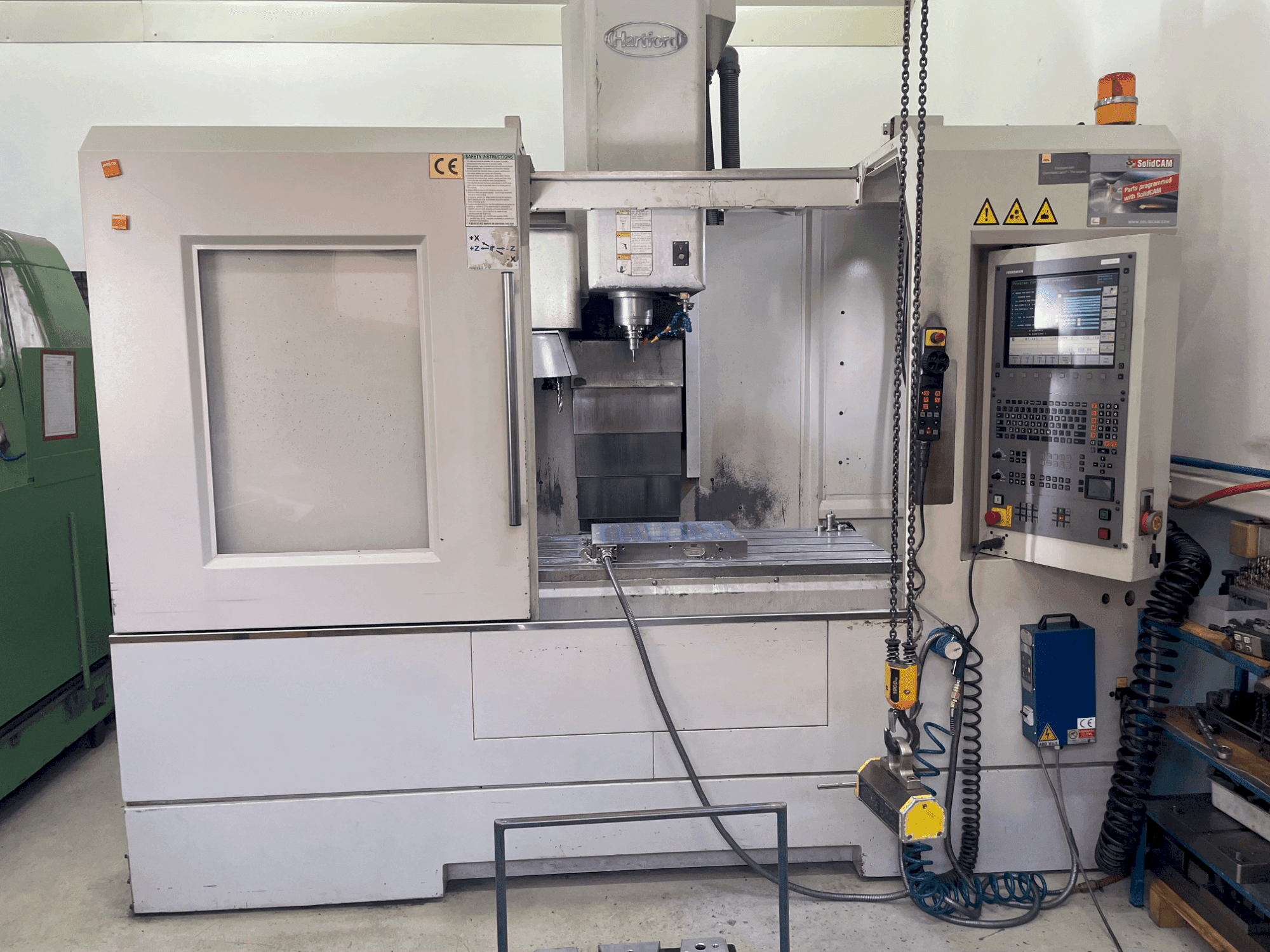 Koneen  HARTFORD Pro 1000 etunäkymä