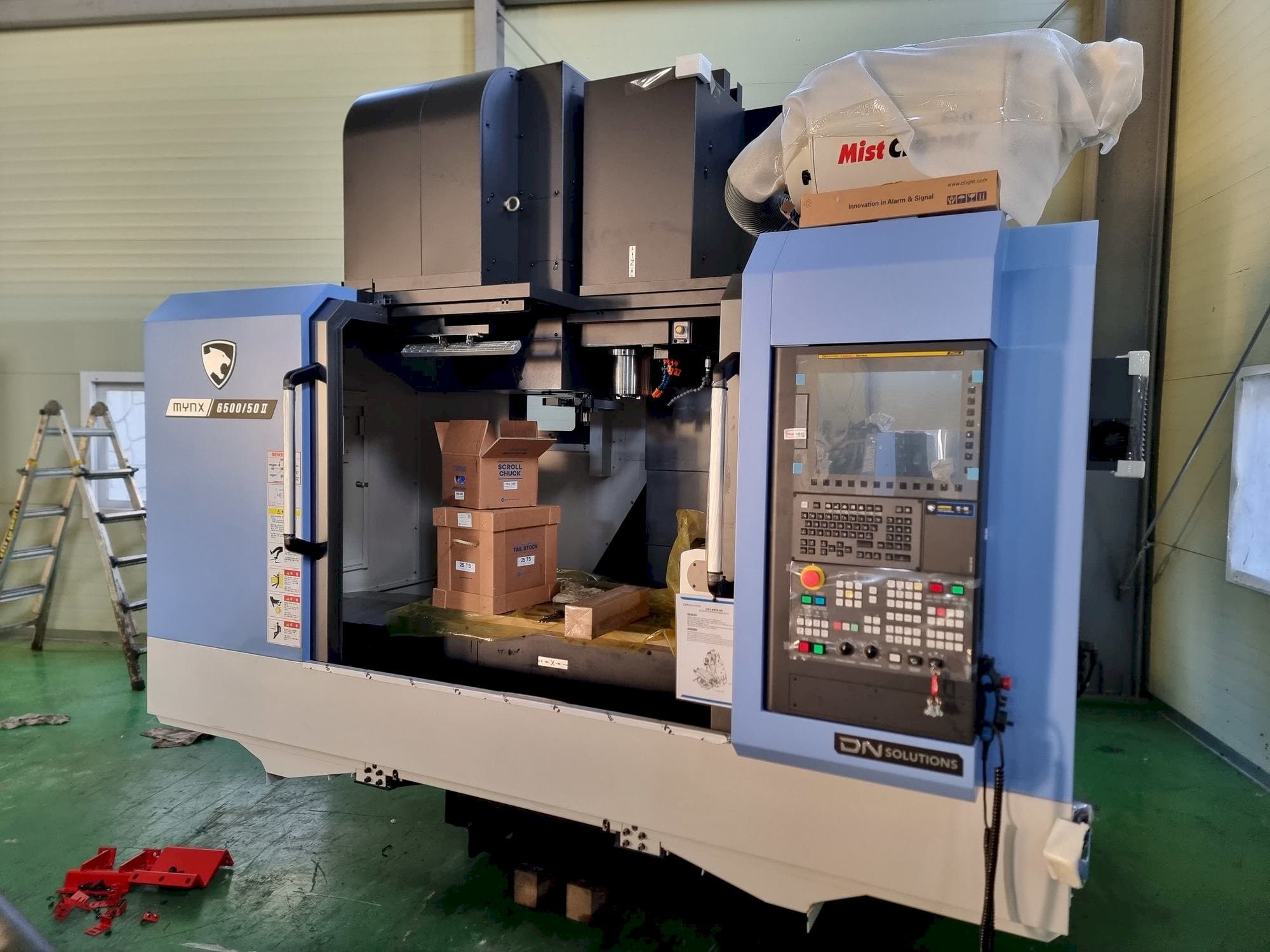 Koneen  DN SOLUTIONS MYNX 6500/50 etunäkymä