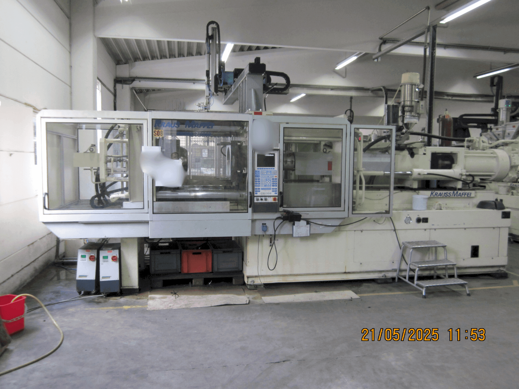 Koneen  Krauss Maffei 350-2700 C2 etunäkymä