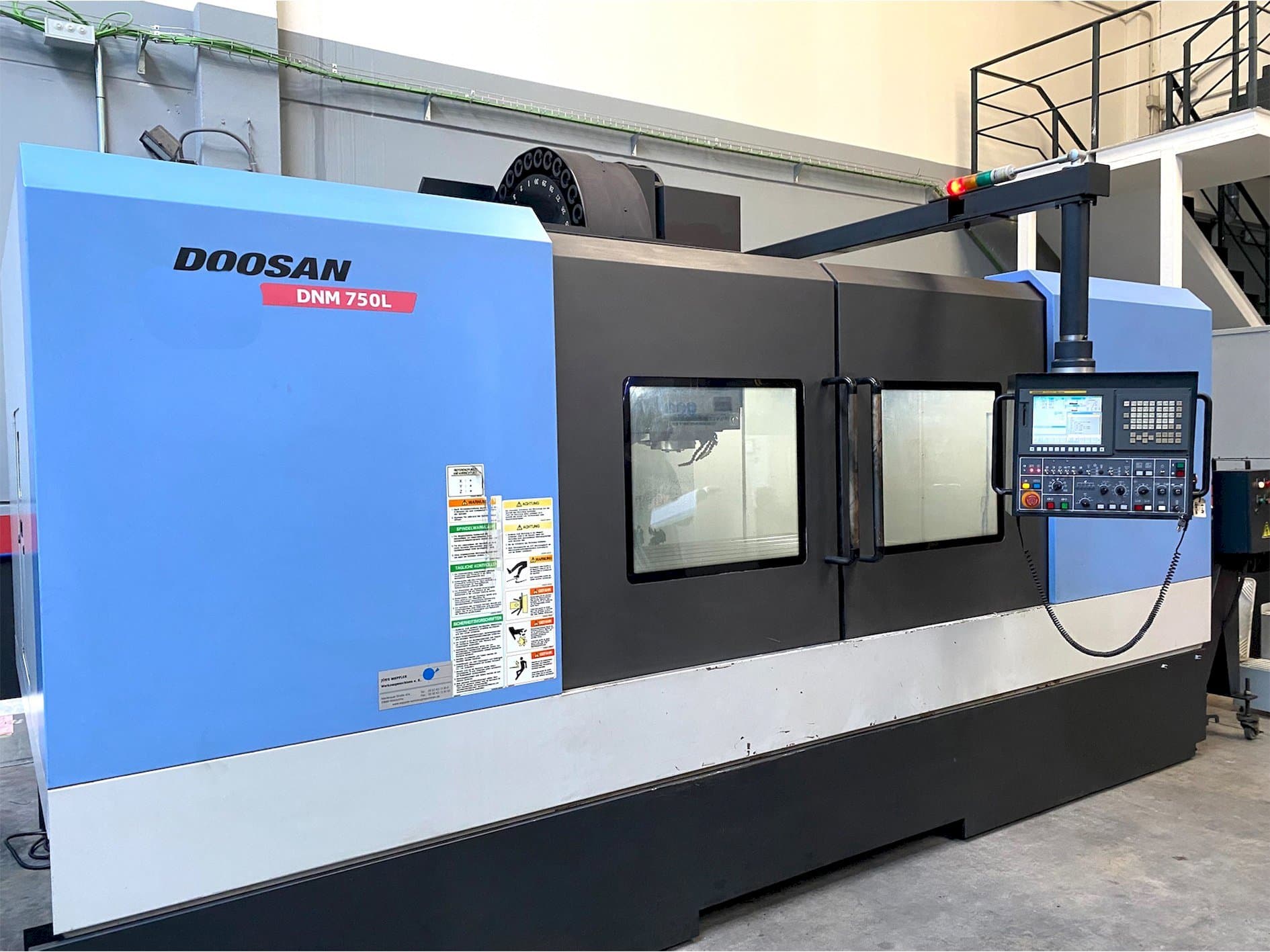 Koneen  Doosan DNM705L etunäkymä