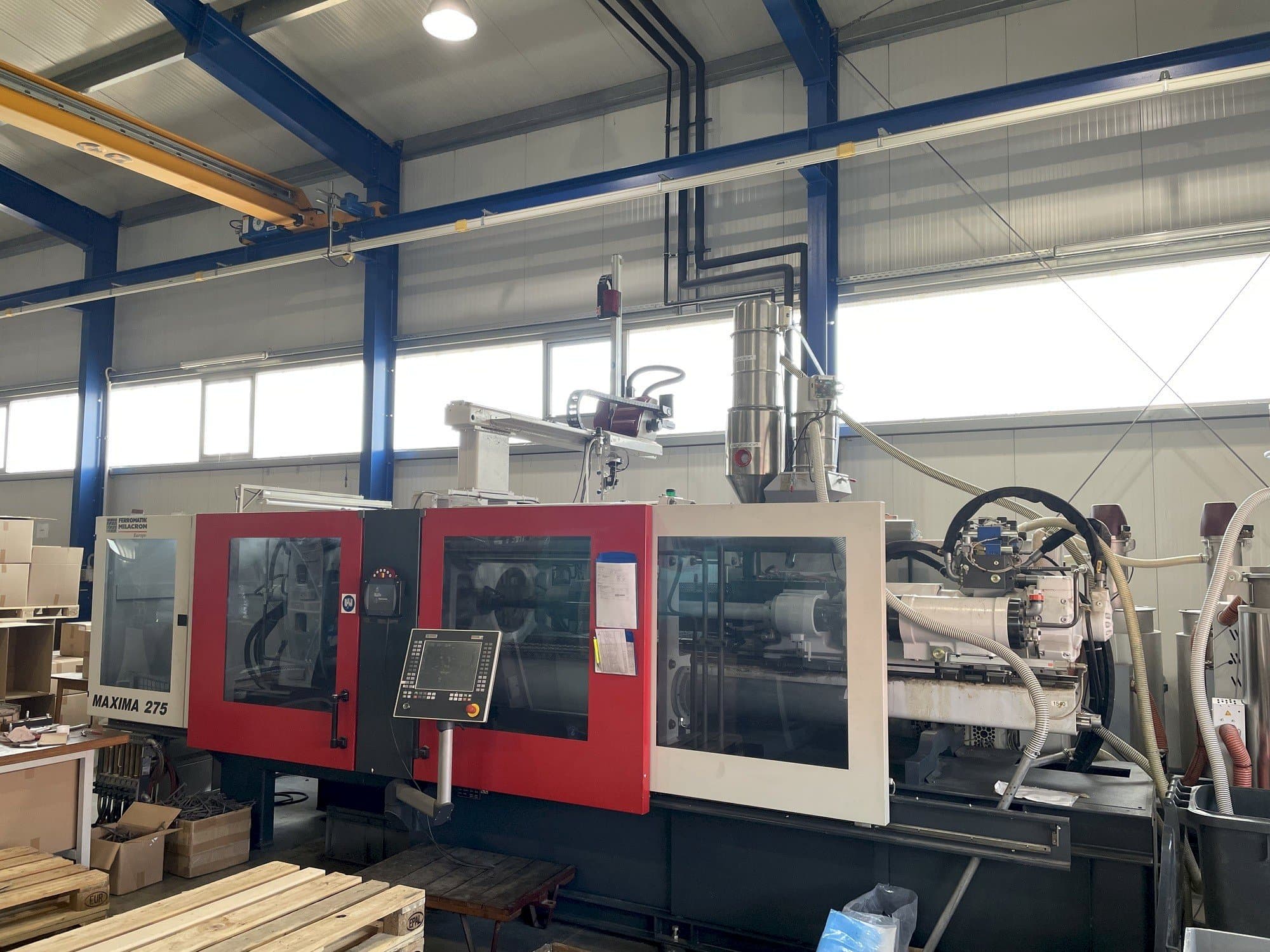 Koneen  FERROMATIK MILACRON Maxima 275 etunäkymä