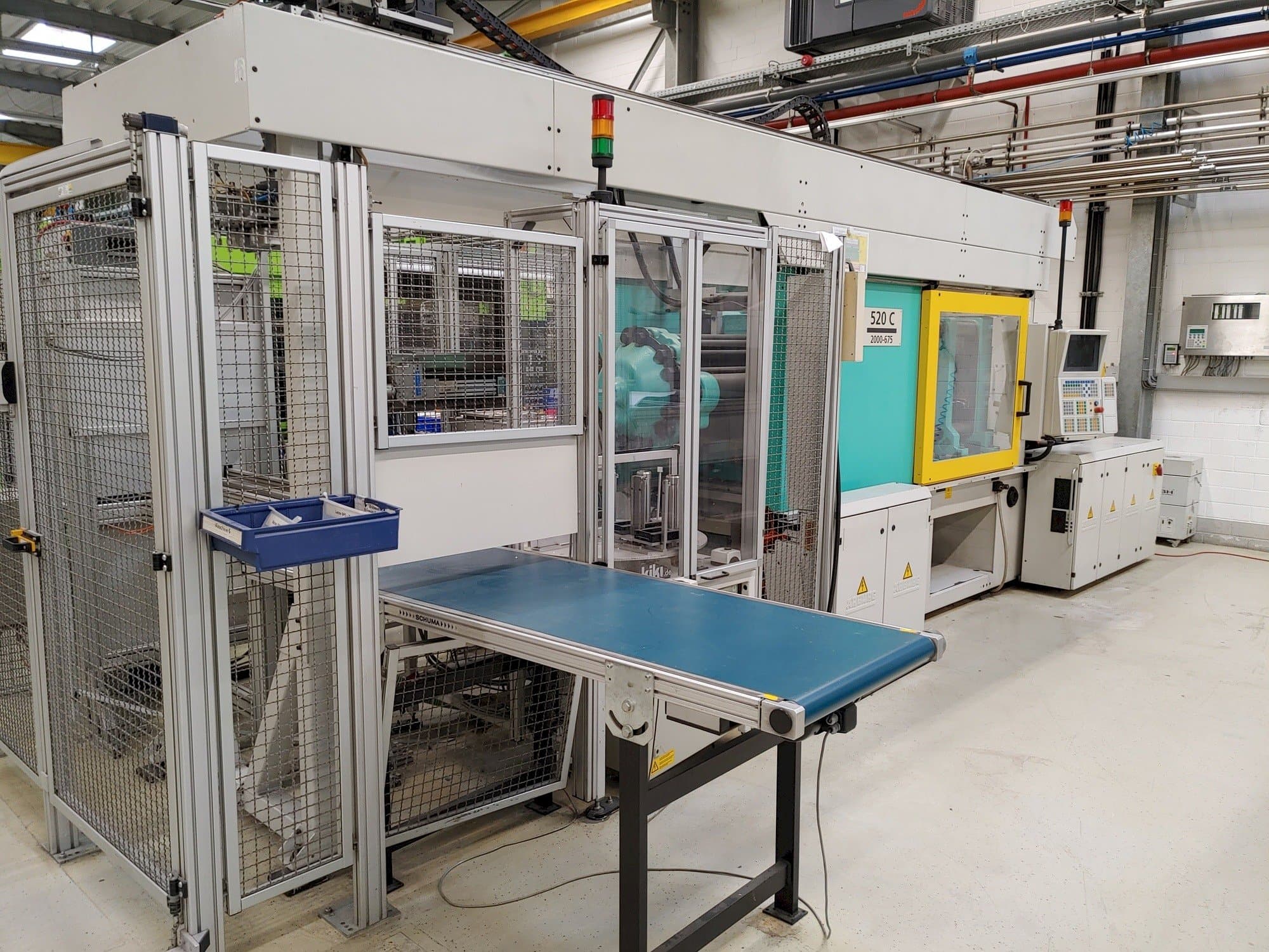 Koneen  Arburg Allrounder 520 C 2000-675 etunäkymä