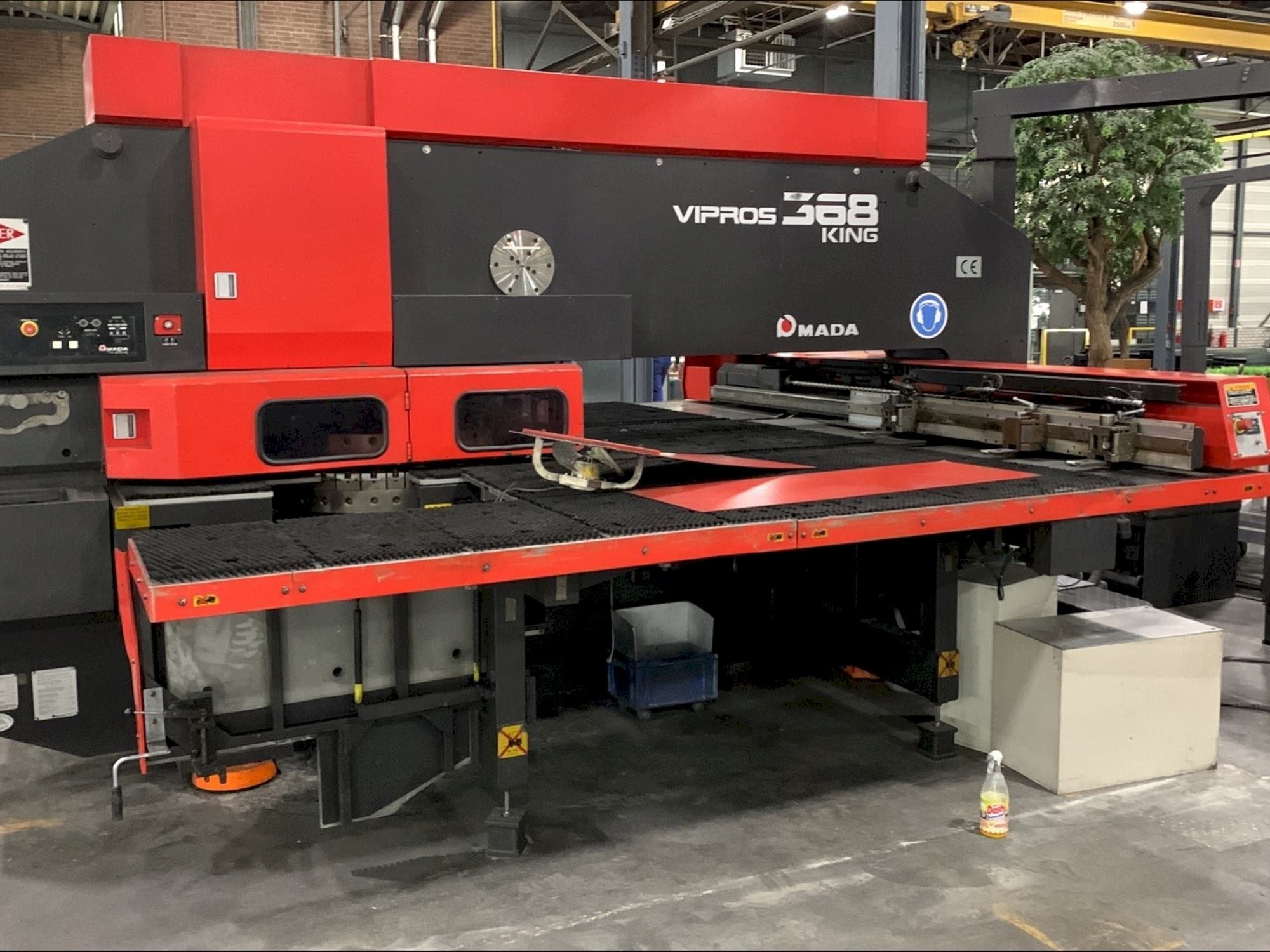 Koneen  AMADA Vipros 368 King etunäkymä