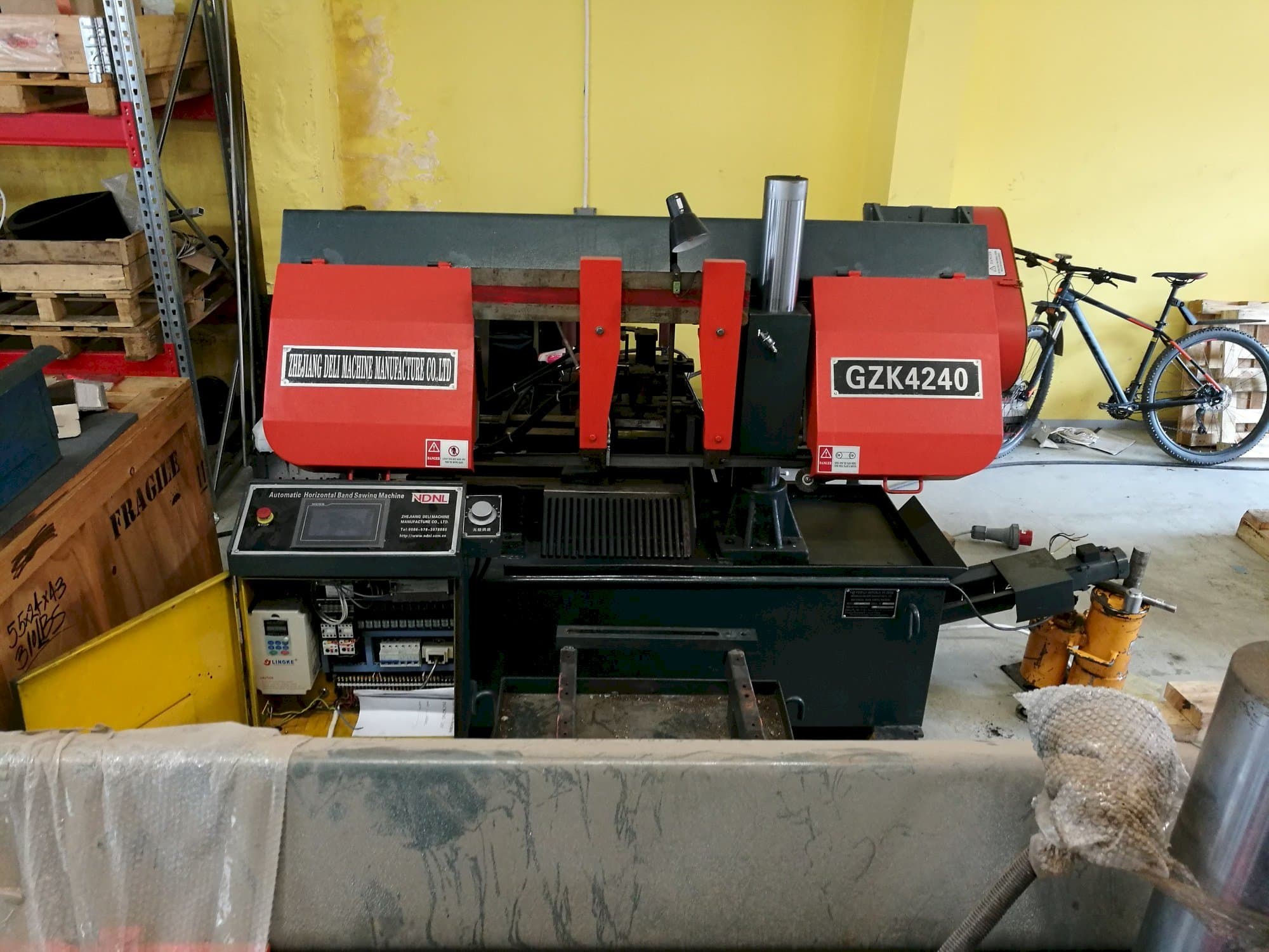 Koneen  NDNL GZK4240 etunäkymä