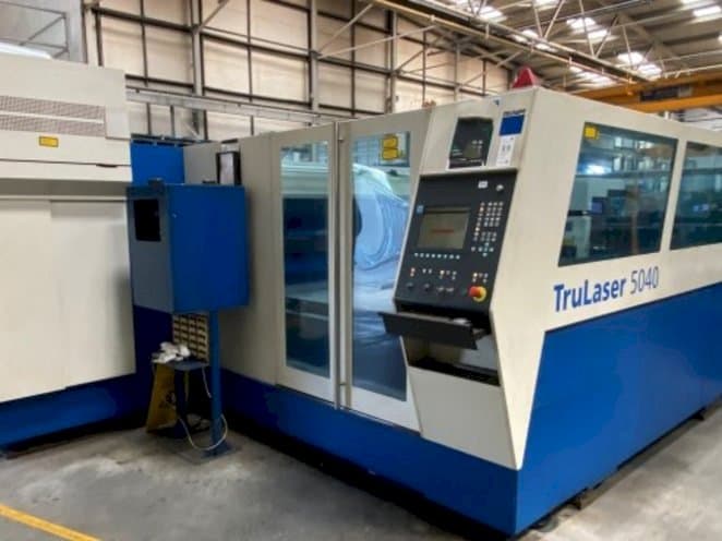 Koneen  Trumpf TruLaser 5040 etunäkymä