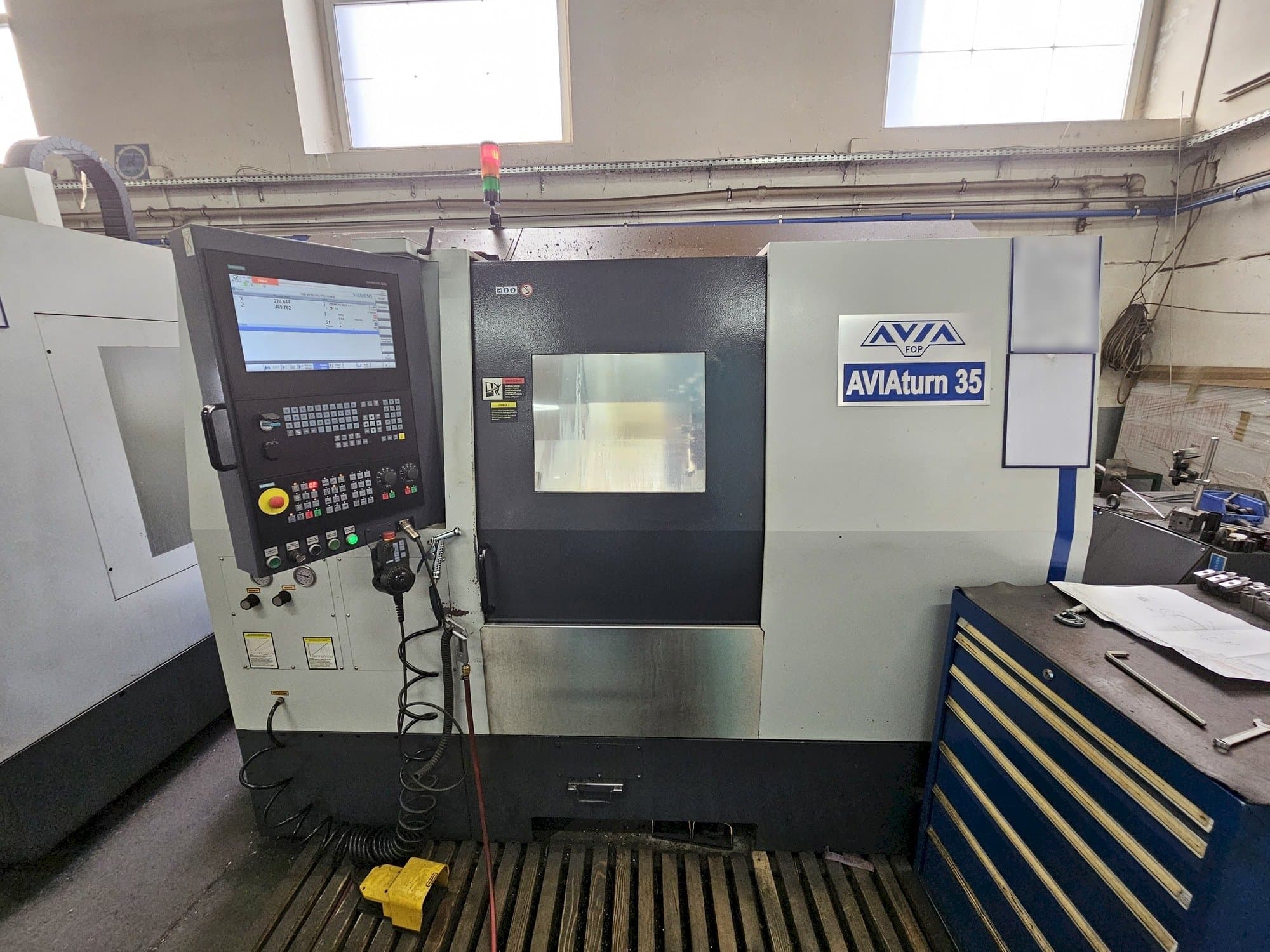 Koneen  Avia									 AVIAturn 35 etunäkymä