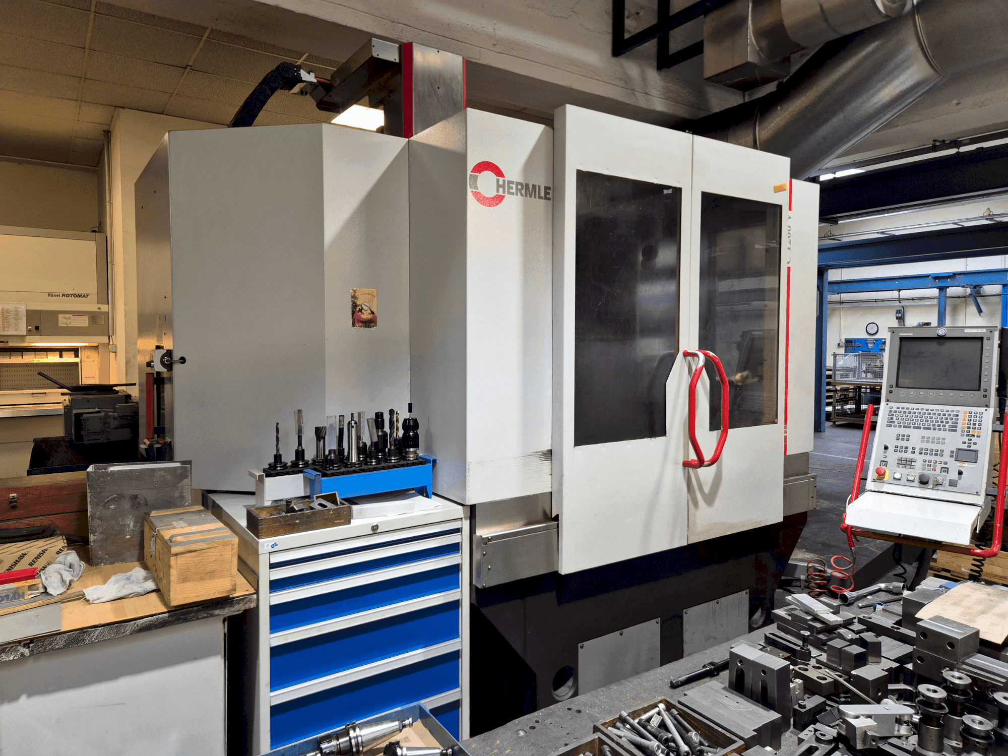 Koneen  HERMLE C 1200 V etunäkymä