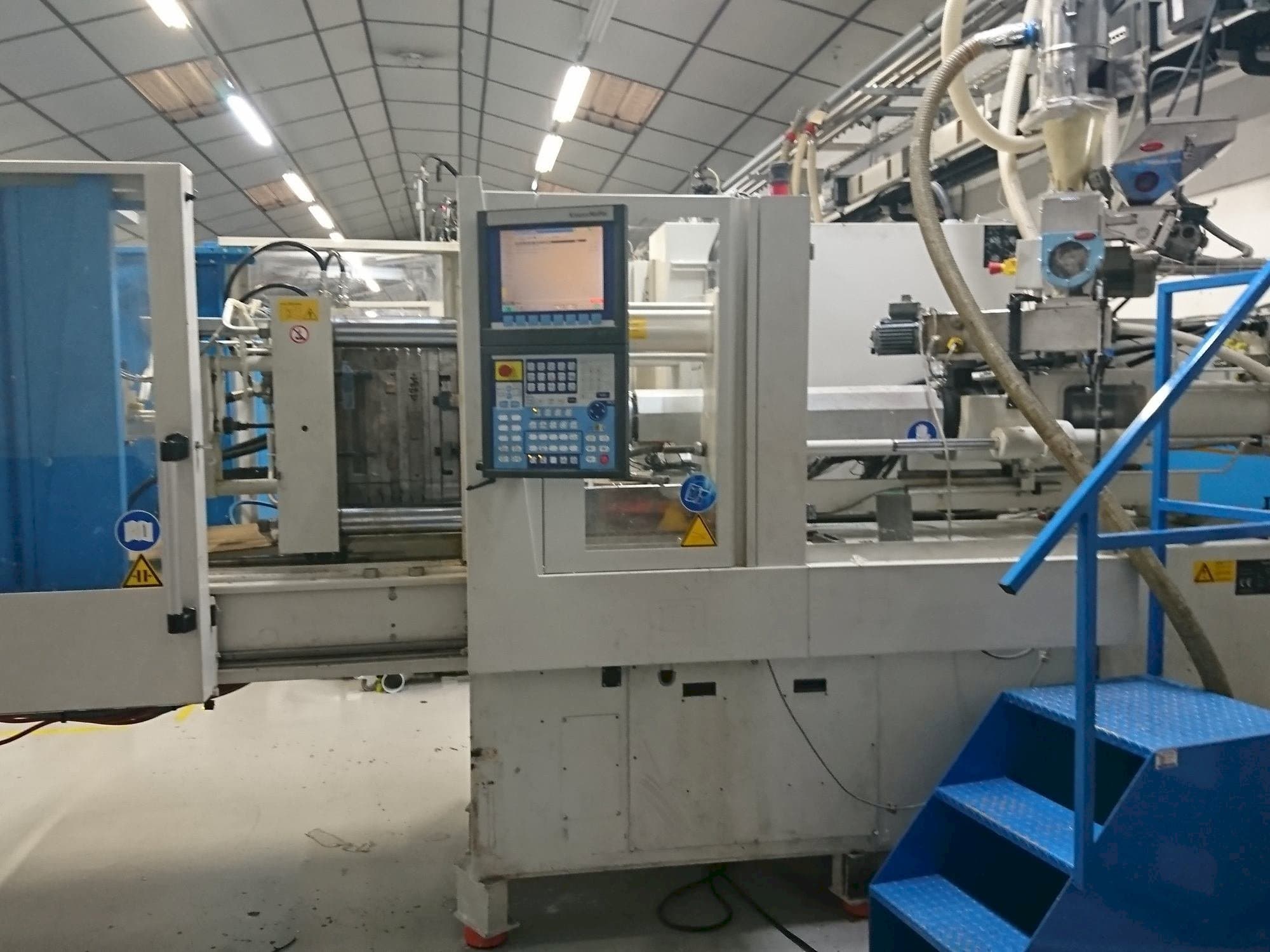 Koneen Krauss Maffei 80-750 CX etunäkymä