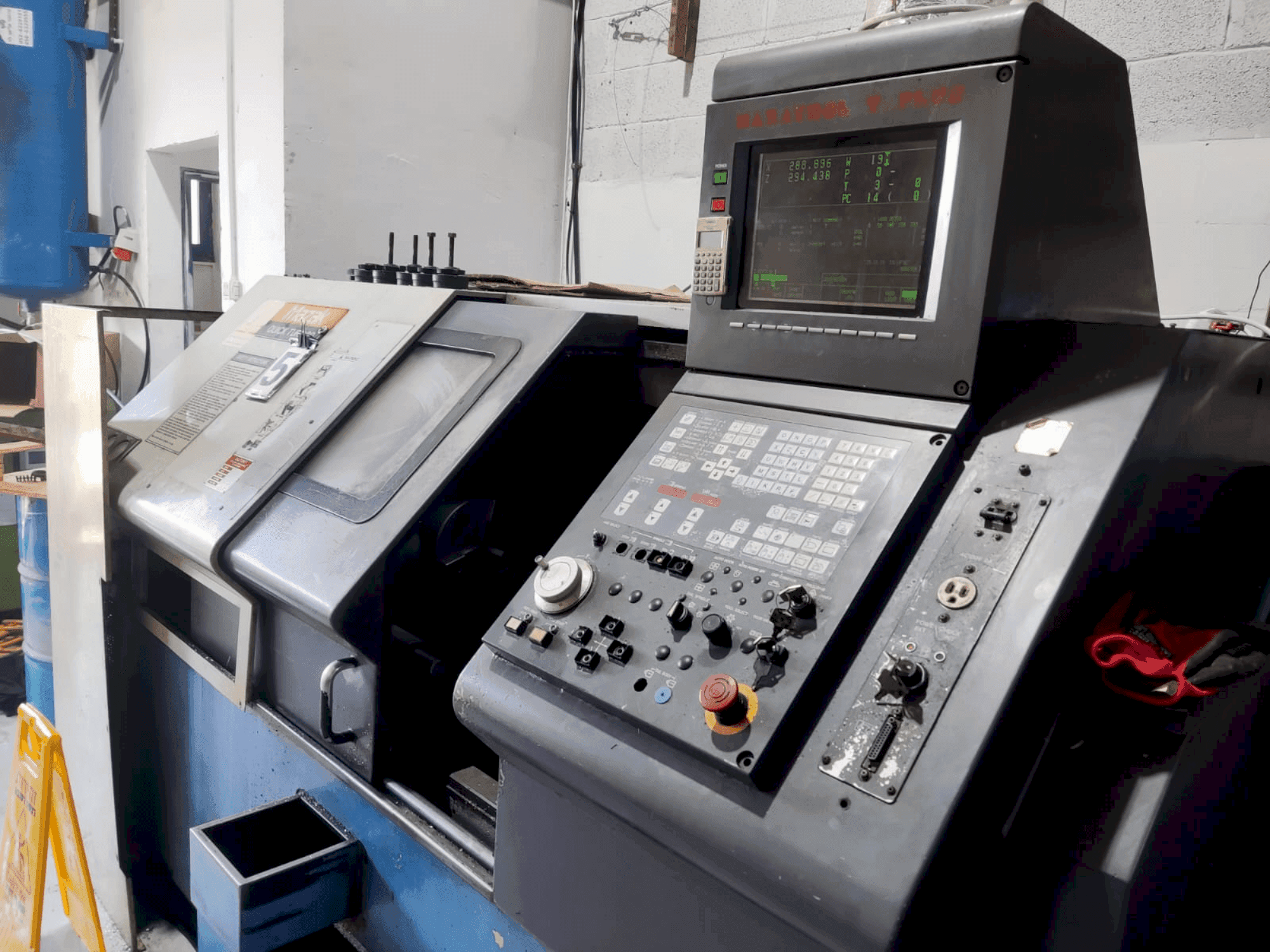 Koneen  Mazak Quick Turn 20 (1996) etunäkymä