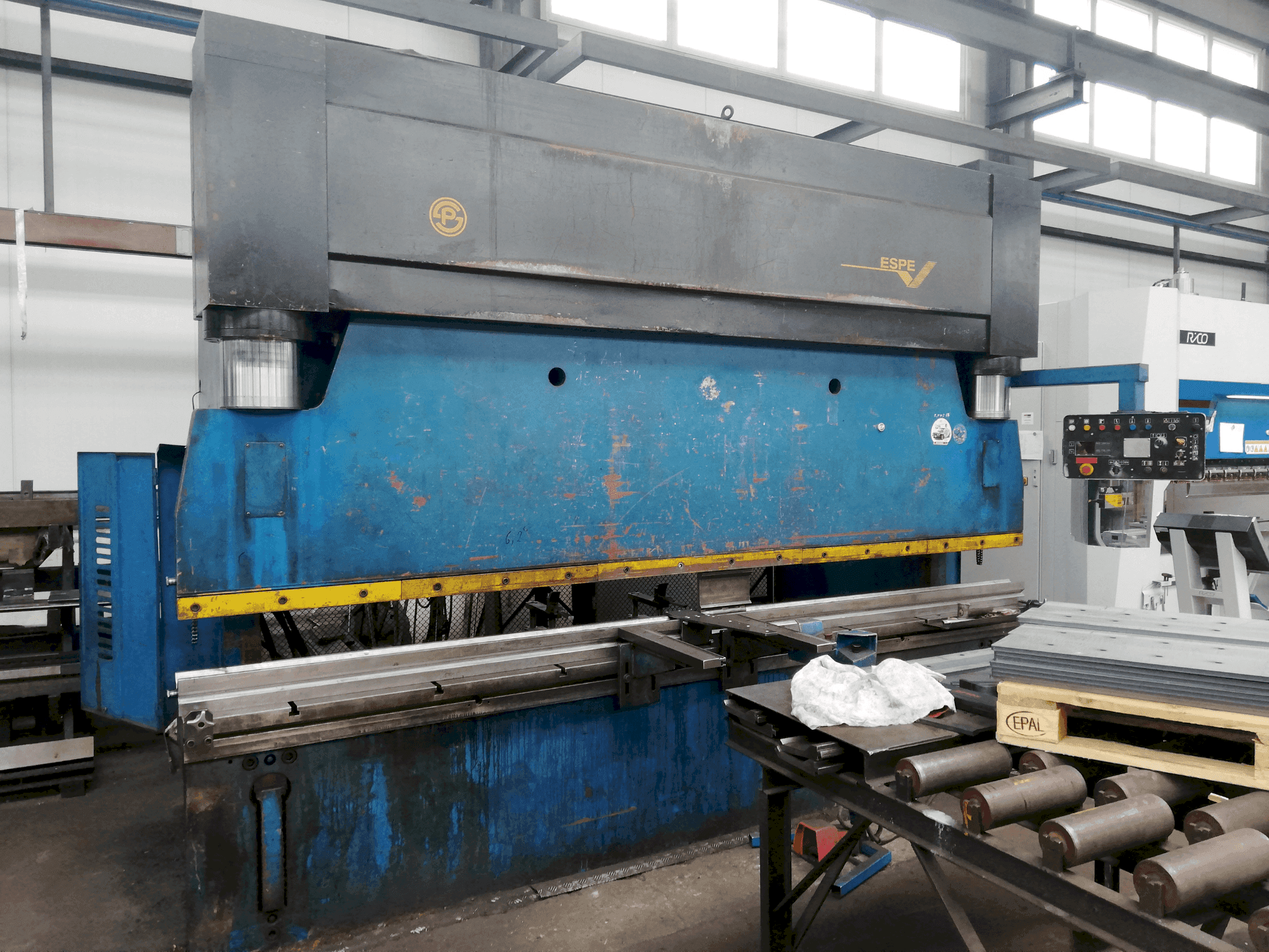 Koneen  ESPE CTO 250/4000N etunäkymä