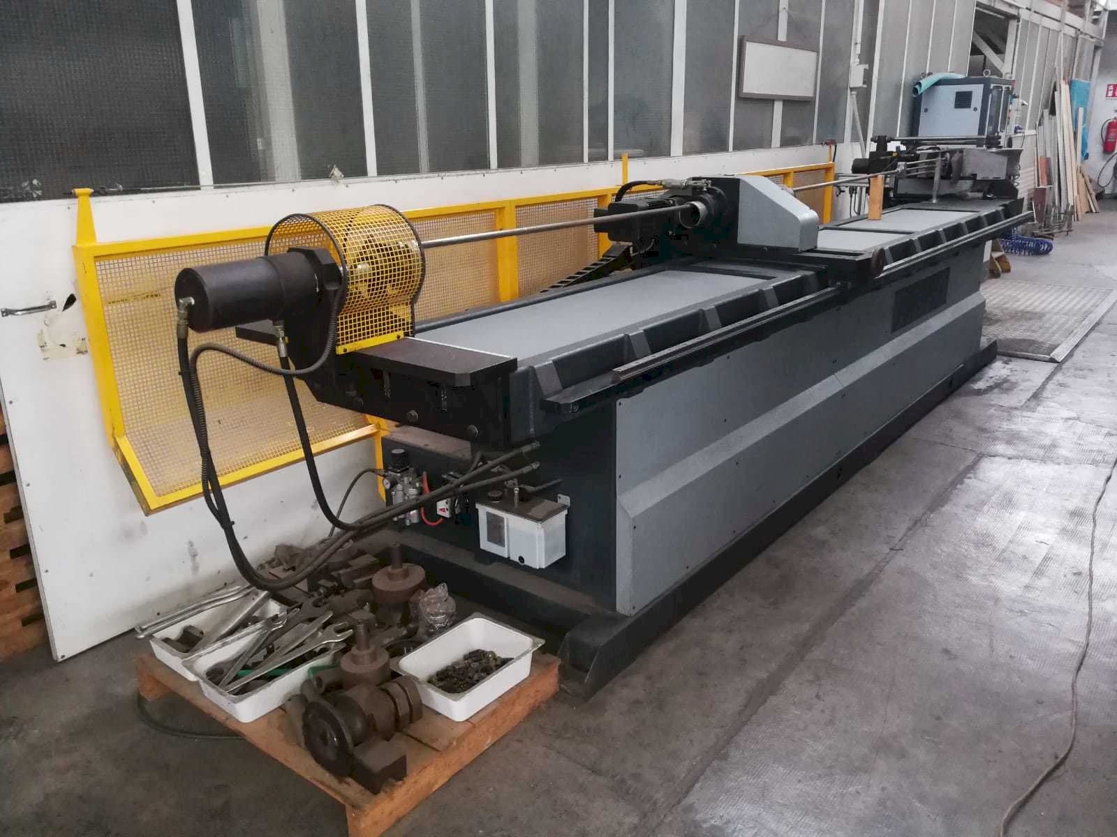 Koneen  MACRI EURO 80 CN3PC etunäkymä