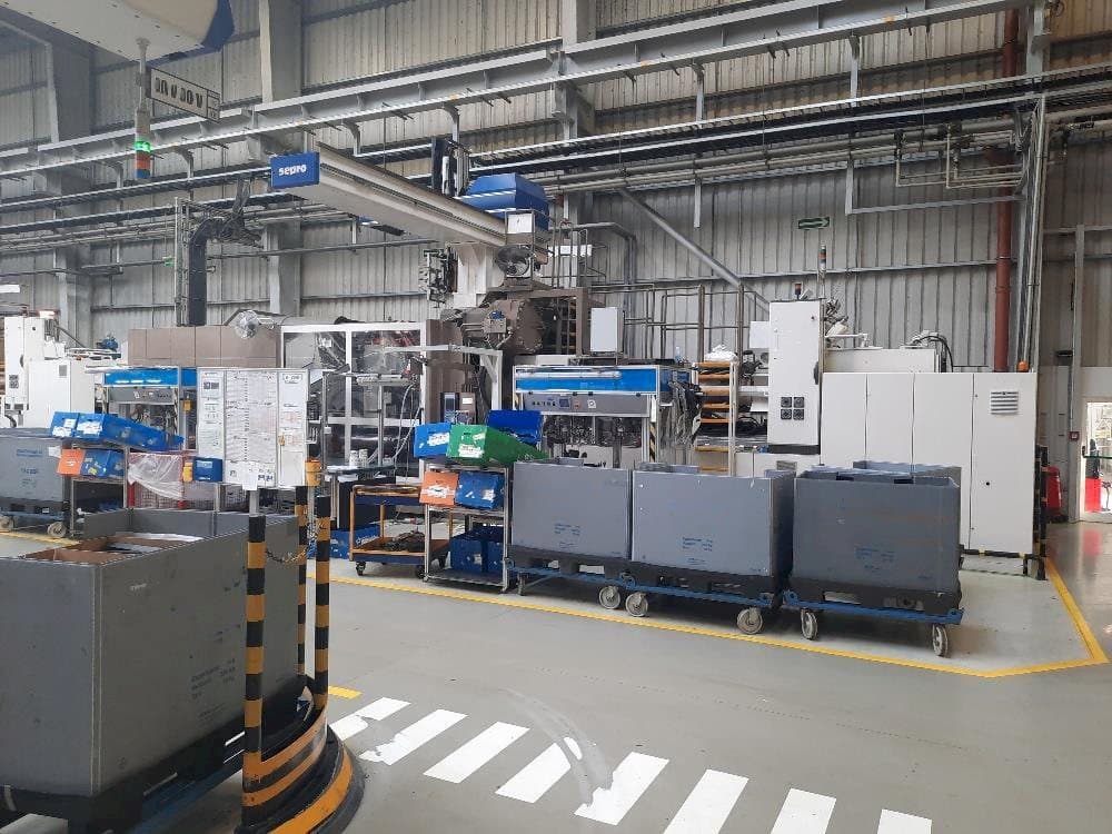 Koneen  Battenfeld 2000/19000 etunäkymä