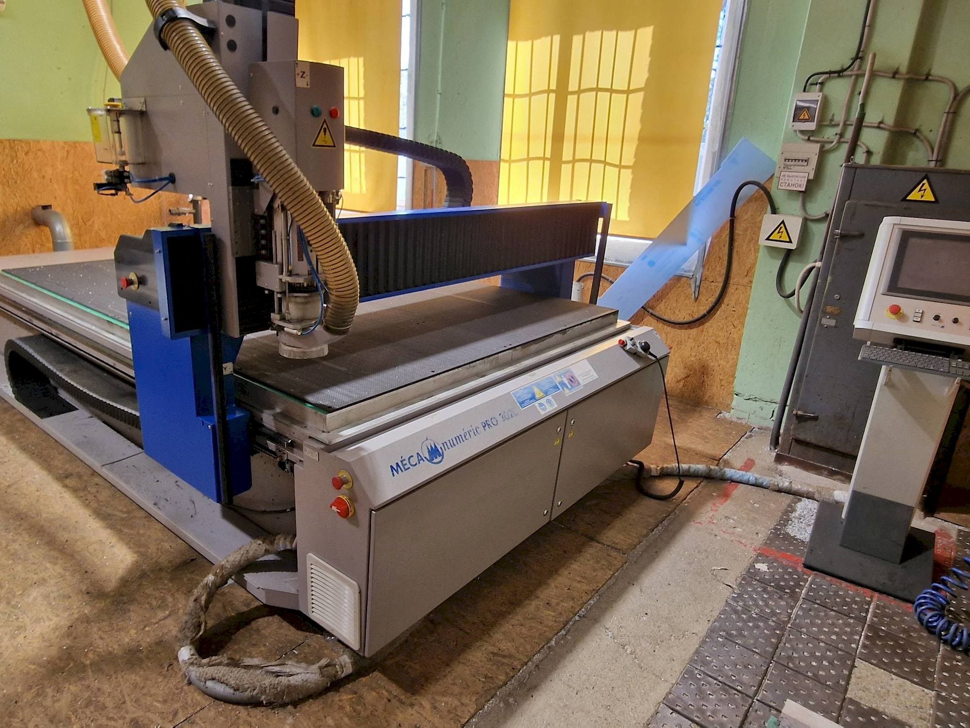 Koneen  MECANUMERIC MECAPRO 3020 etunäkymä