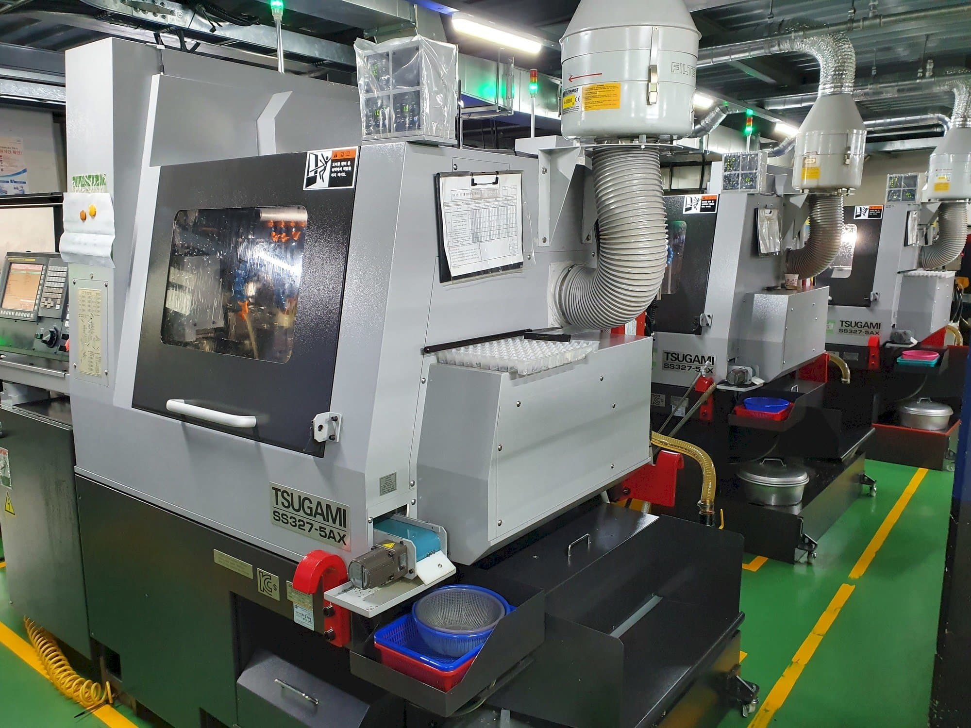 Koneen  TSUGAMI SS327-5AX etunäkymä