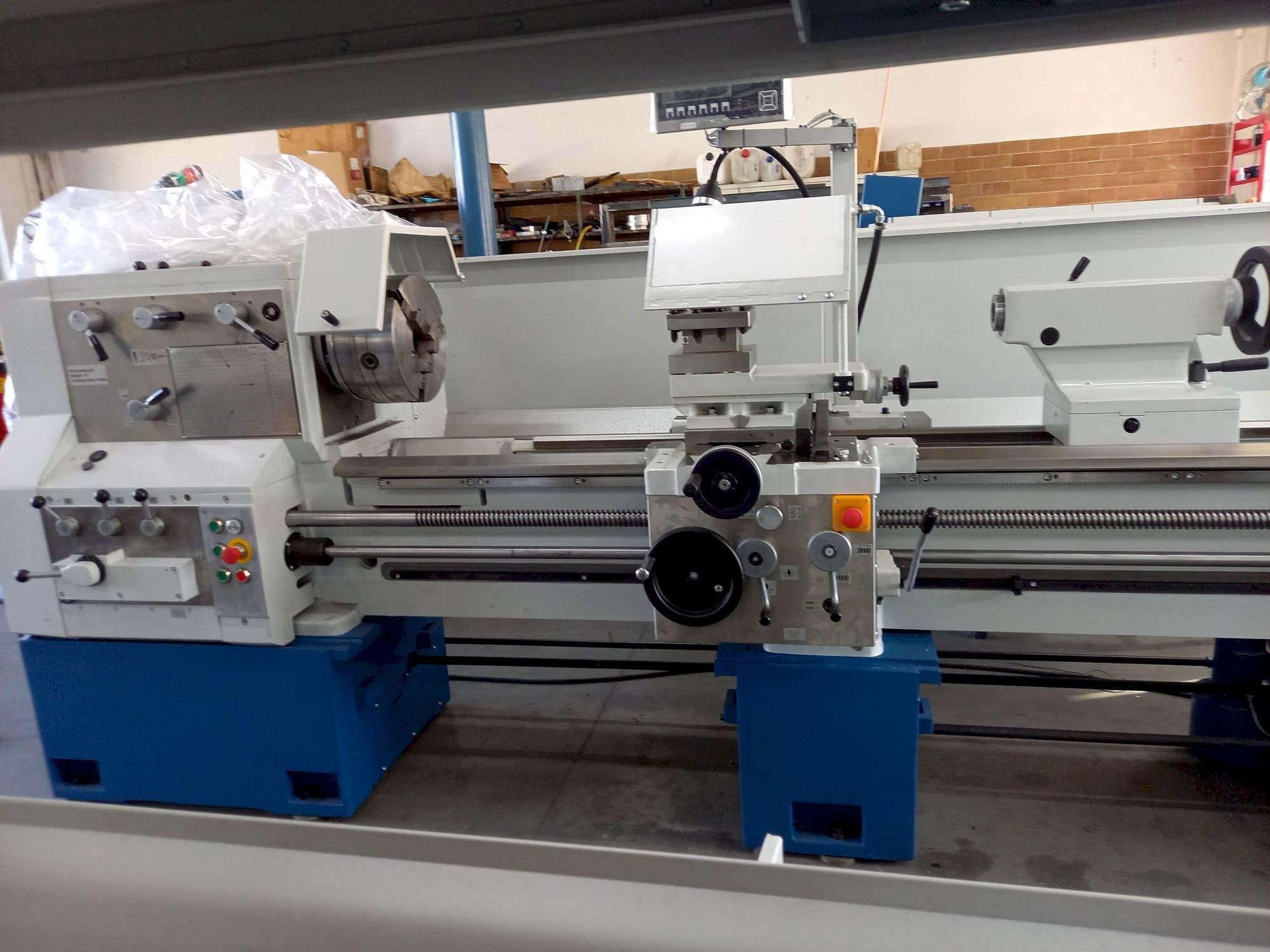 Koneen  TUJ 50M x2000 etunäkymä