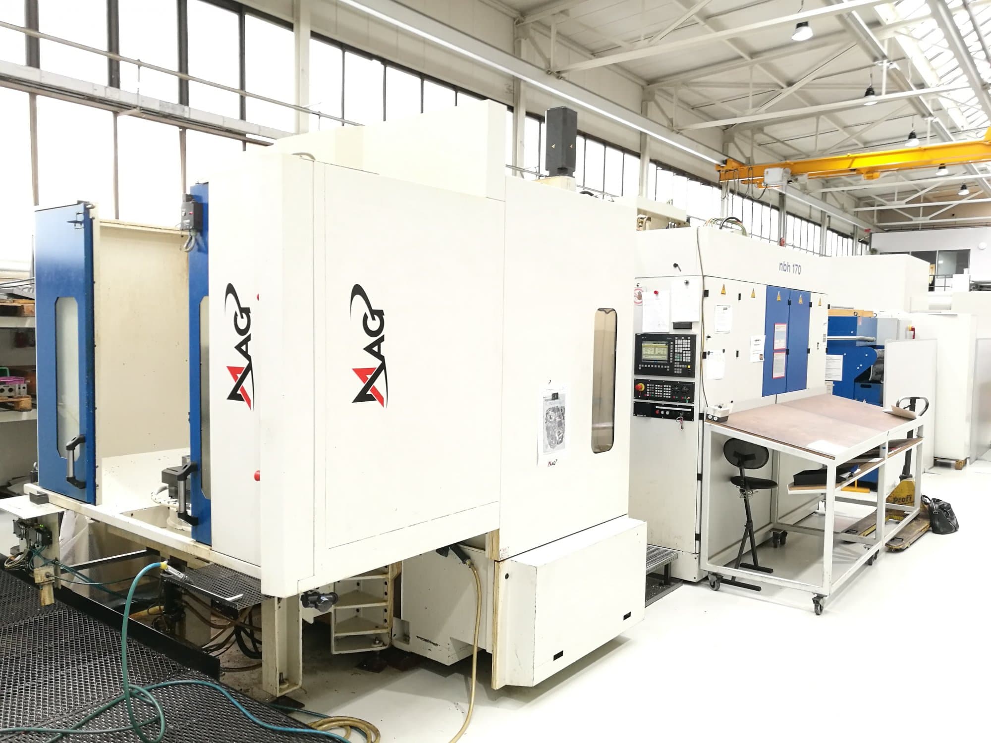 Koneen  Hueller Hille vasen näkymä NBH 170