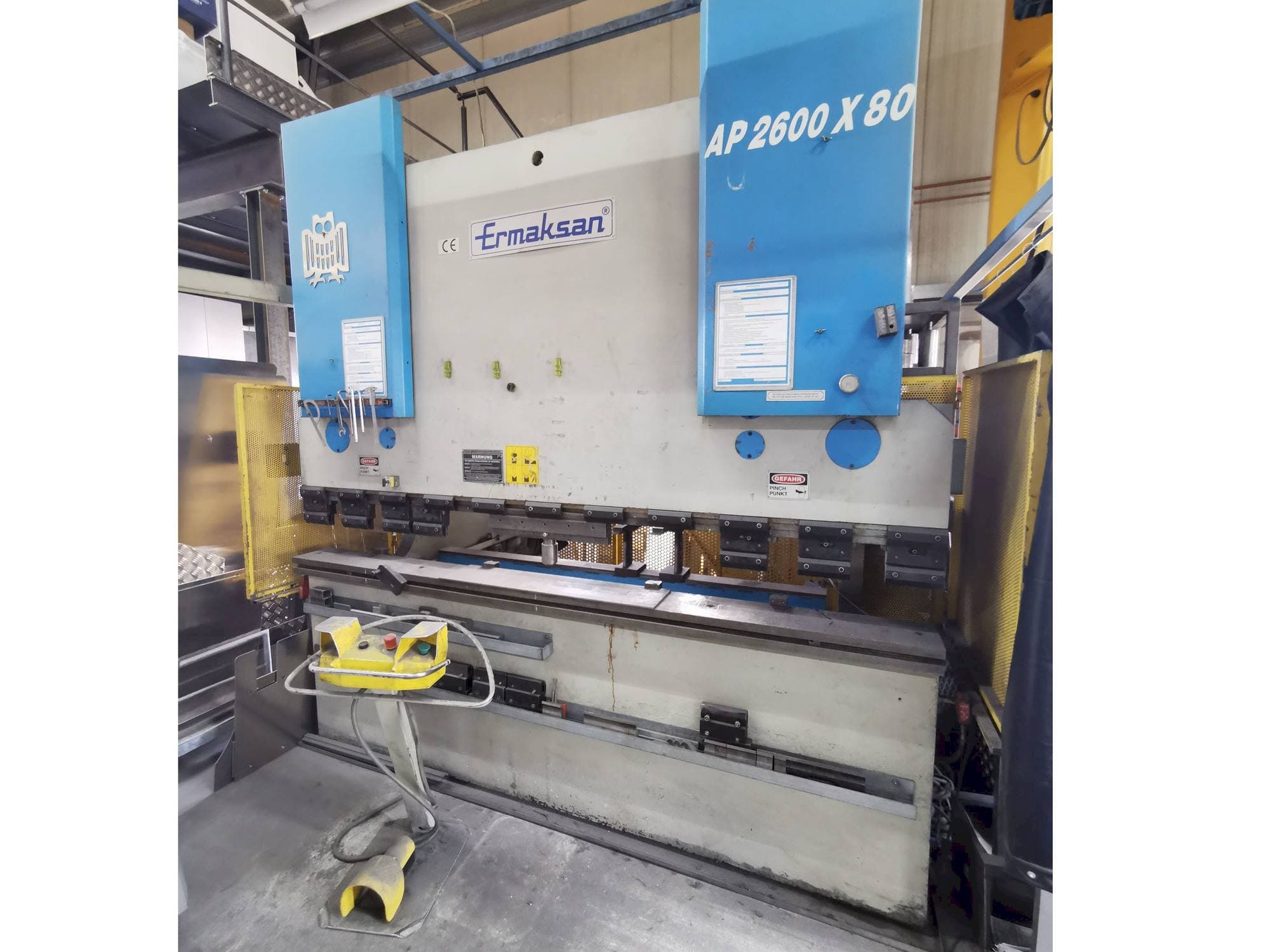 Koneen  ERMAKSAN AP 2600 - 80 etunäkymä