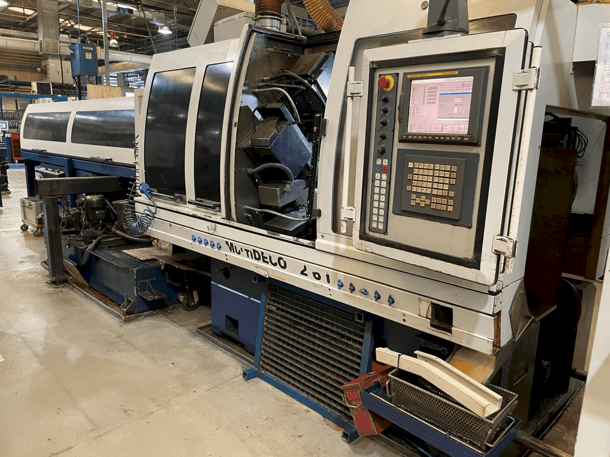 Koneen  TORNOS MultiDeco 32-6i etunäkymä