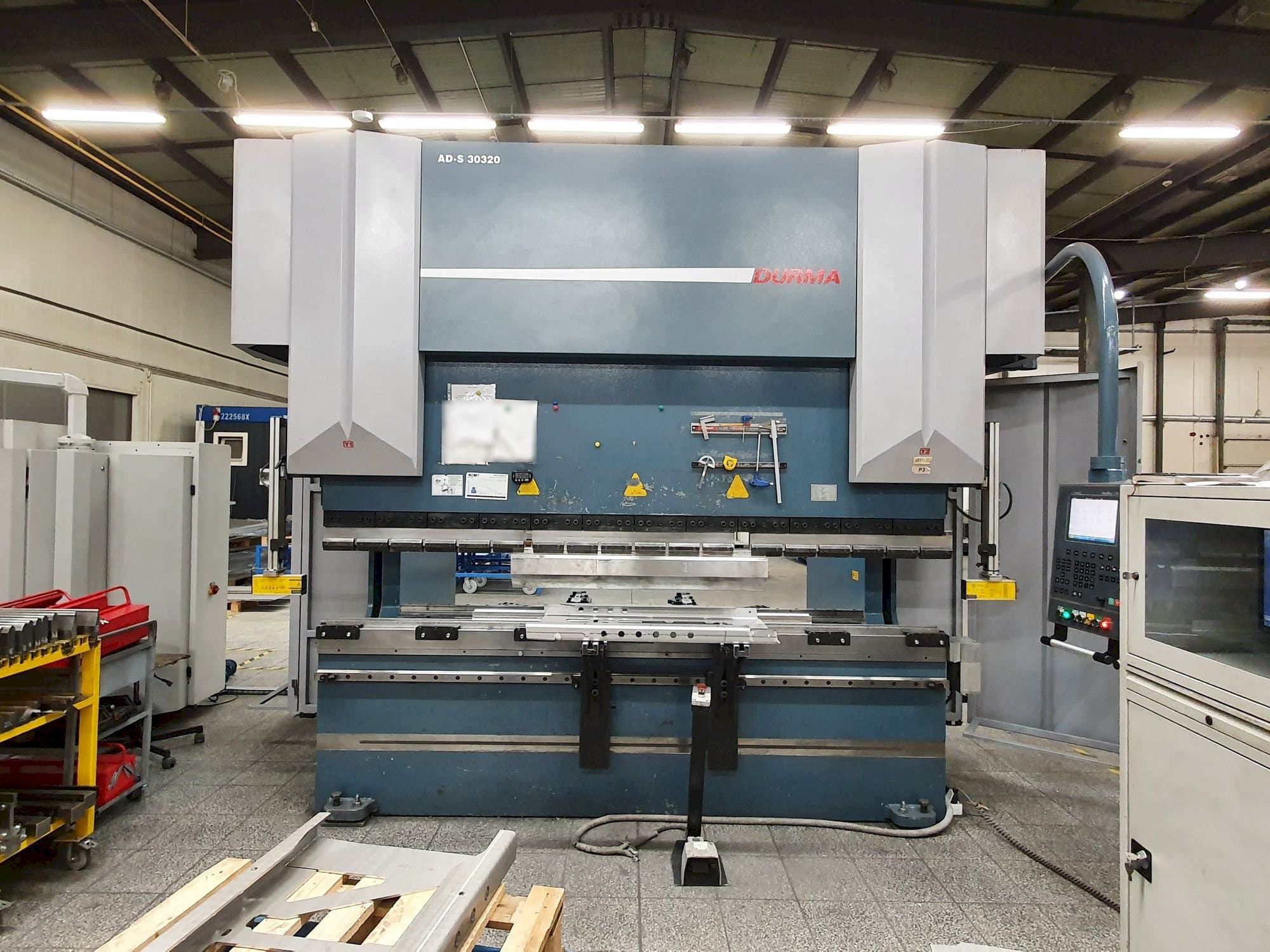 Koneen  Durma AD-S 30320 etunäkymä