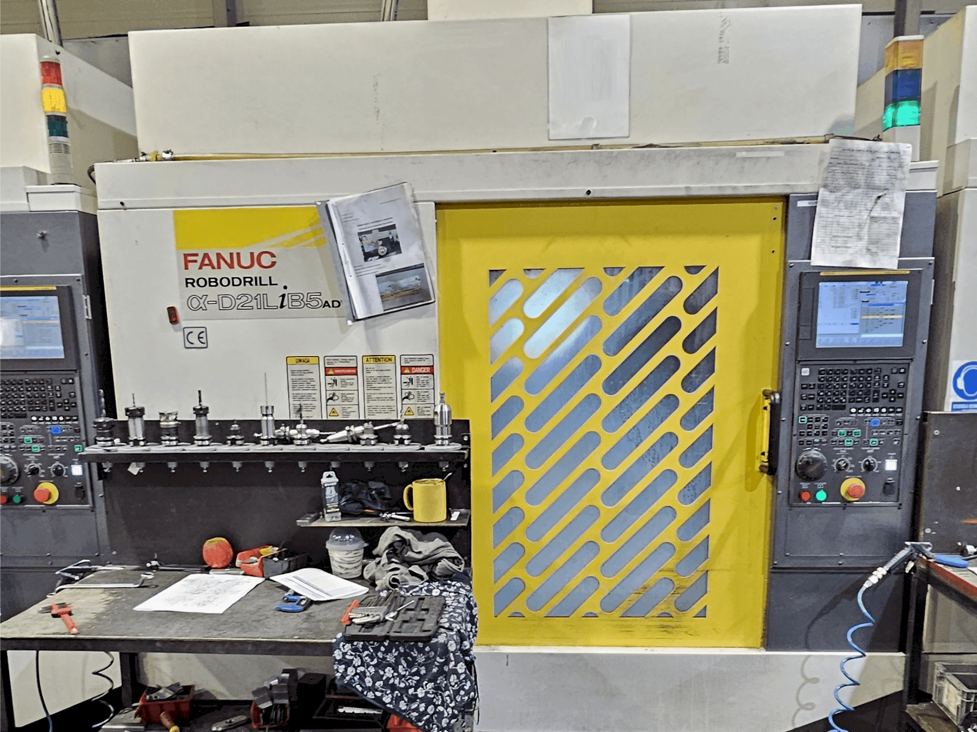 Koneen  FANUC Robodrill α-D21L iB 5 ADV etunäkymä