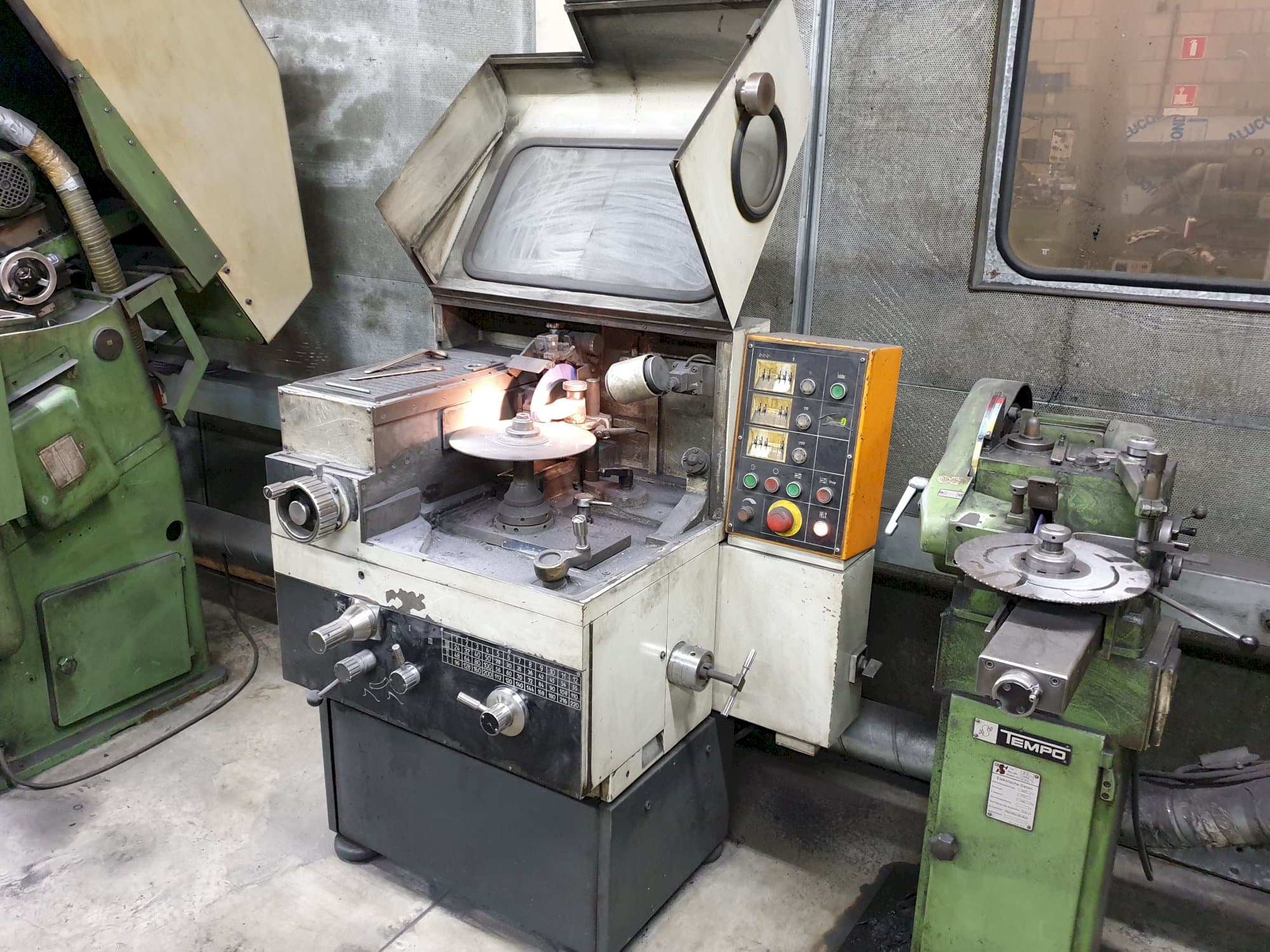 Koneen  Loroch oikea näkymä K400