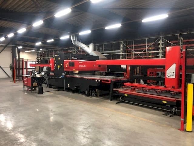 Koneen  AMADA LC 2415 Alpha IV NT etunäkymä