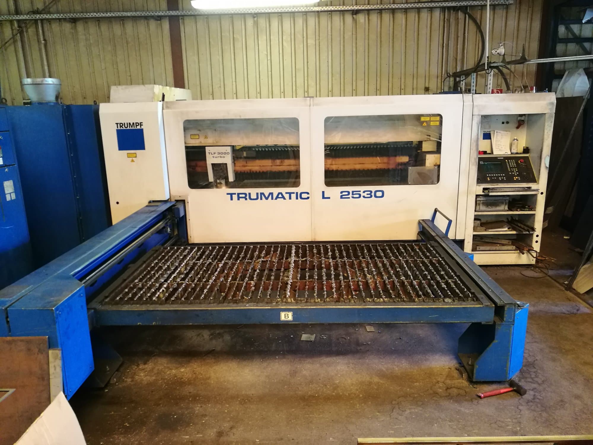 Koneen  Trumpf etunäkymä Trumatic L2530