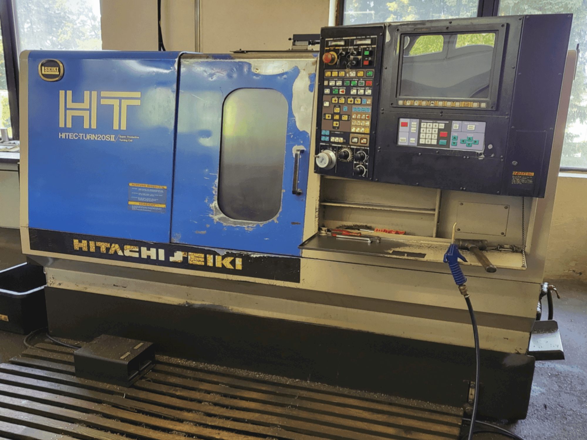 Koneen  HITACHI SEIKI HT 20SII etunäkymä