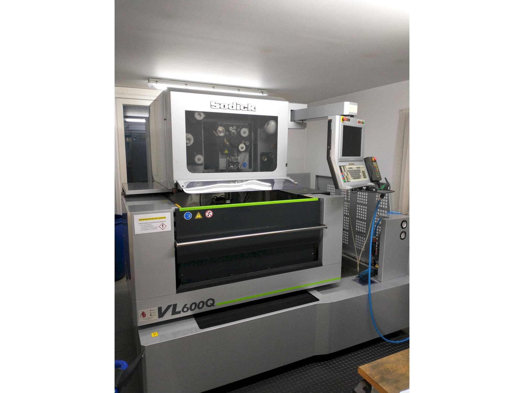 Koneen  Sodick VL600Q etunäkymä