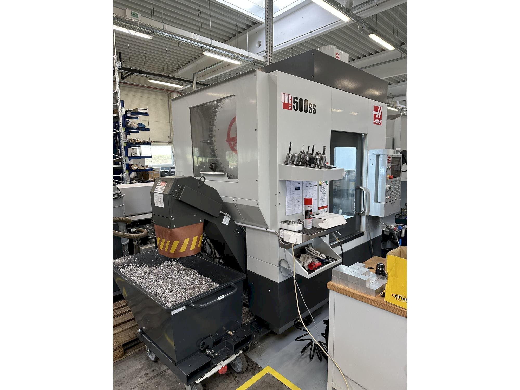 Koneen  HAAS UMC-500SS etunäkymä