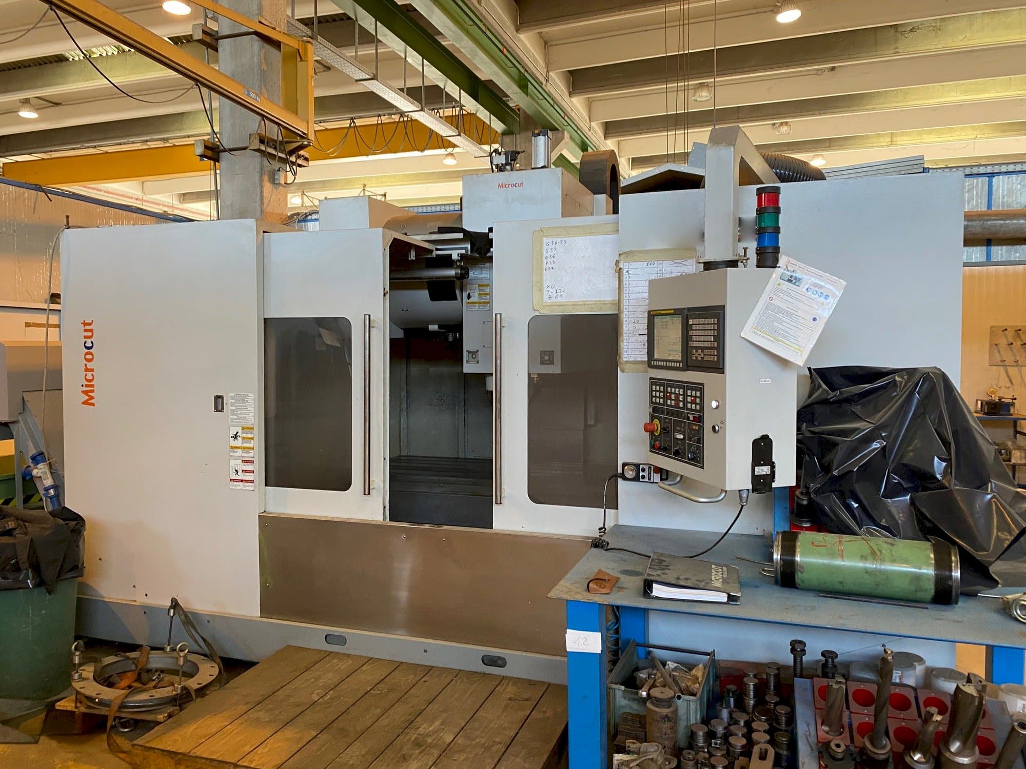 Koneen  MICROCUT VMC-1600F etunäkymä