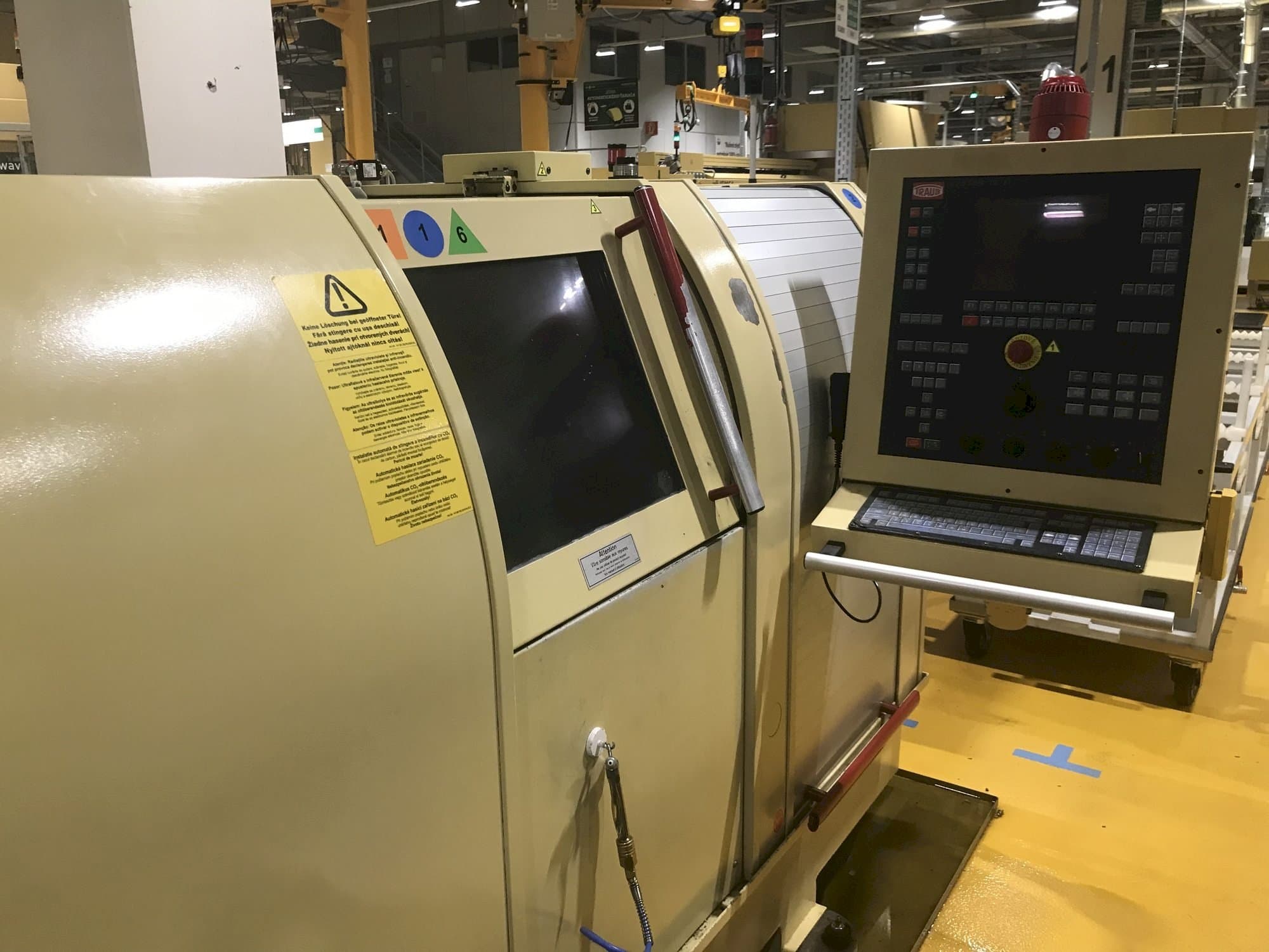 Koneen  TRAUB TNL 26 K etunäkymä