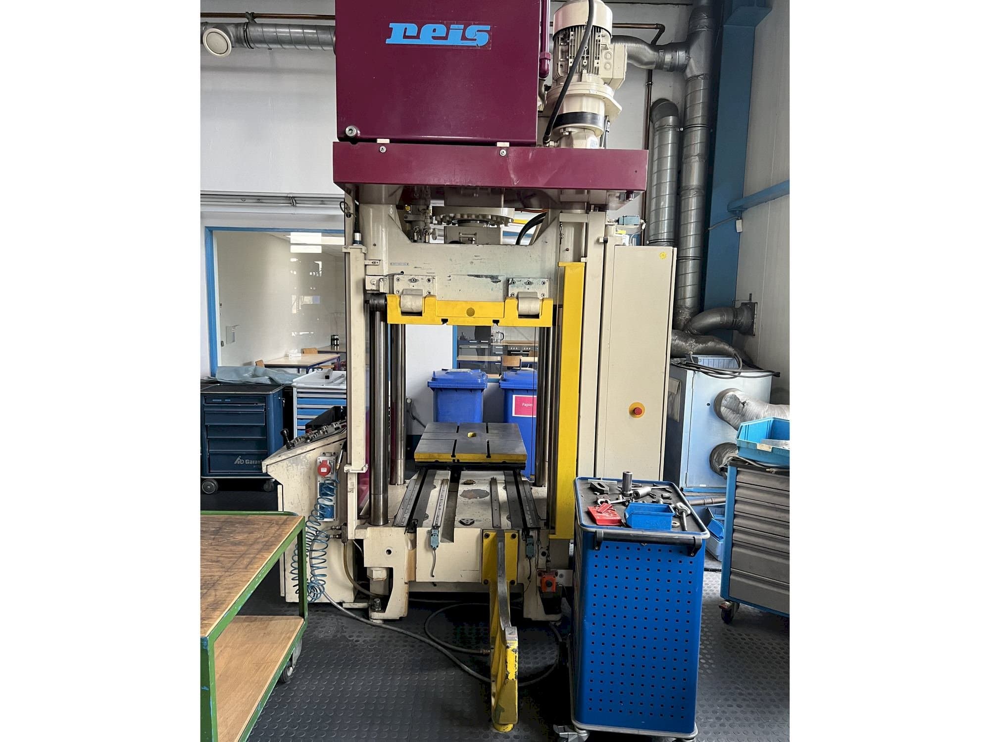 Koneen  Reis Tus 80-100 etunäkymä