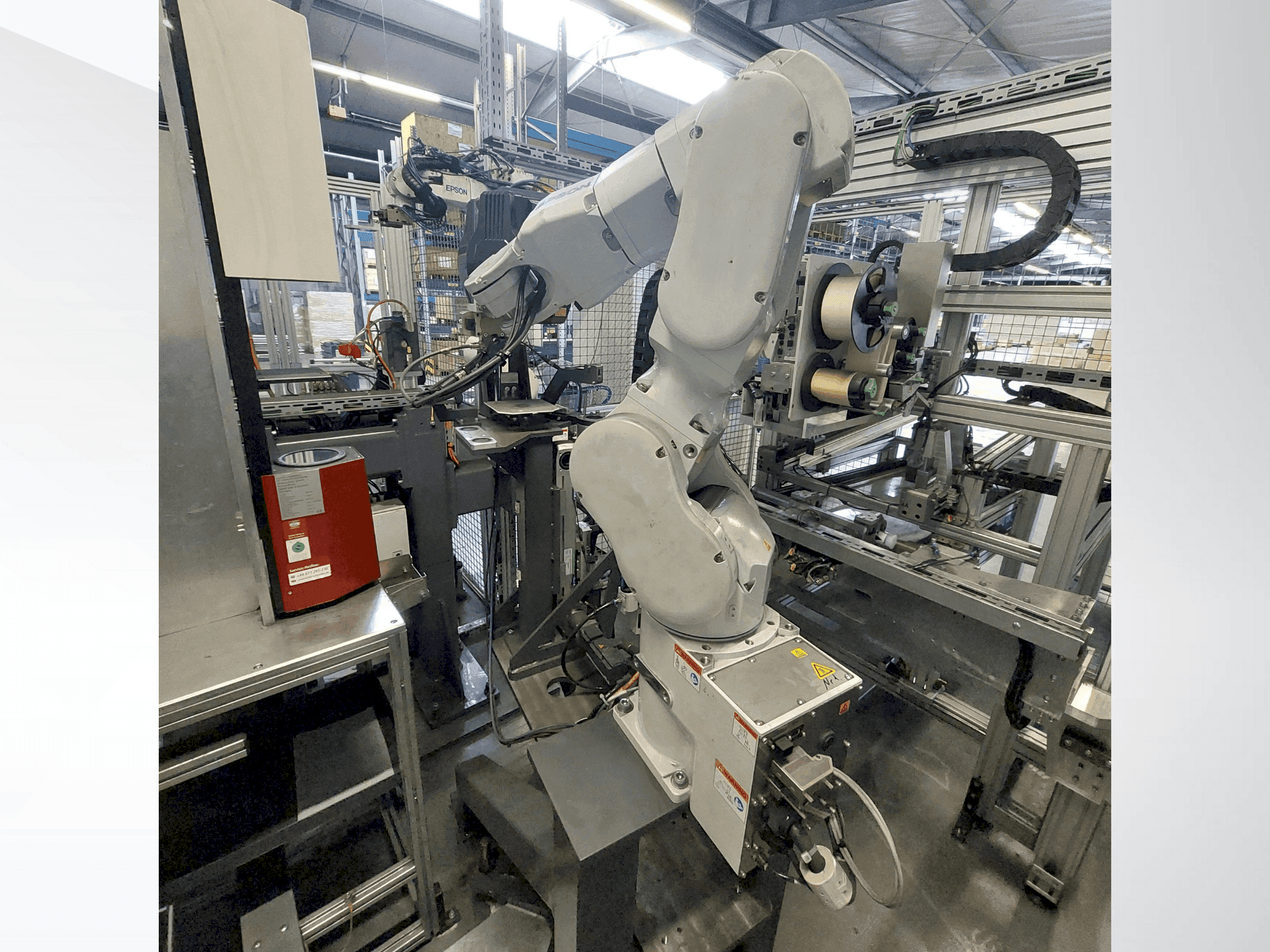 Koneen  EPSON C8A-901 S etunäkymä