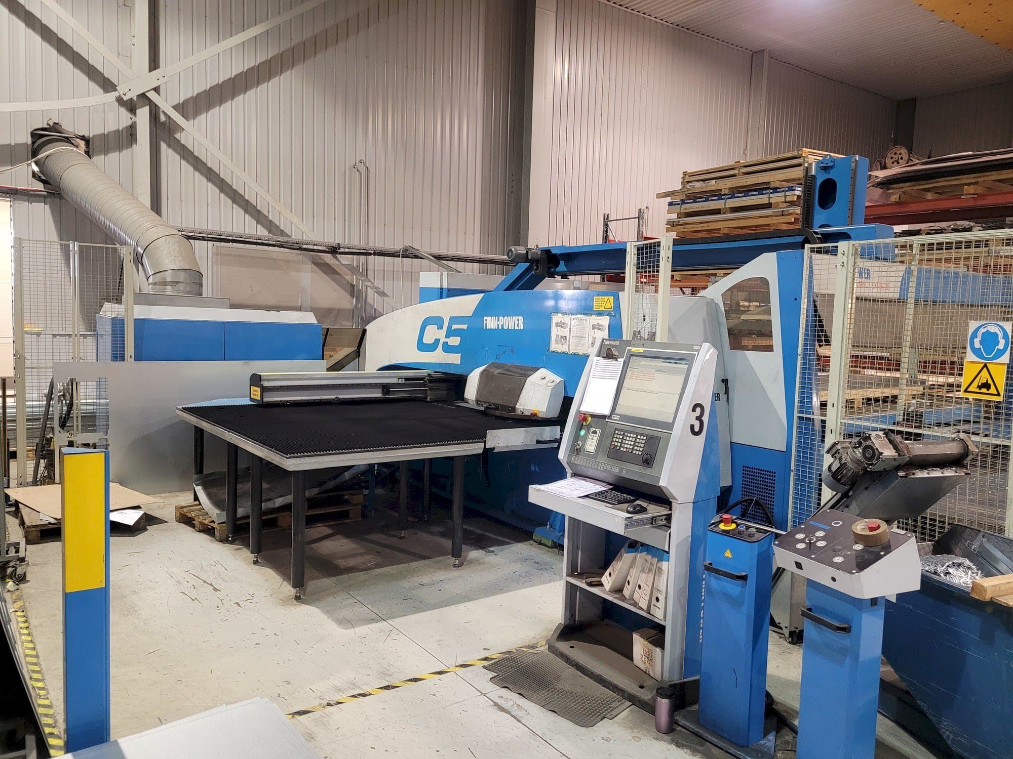 Koneen  Finn-Power C5 12 43 with Compact Express etunäkymä