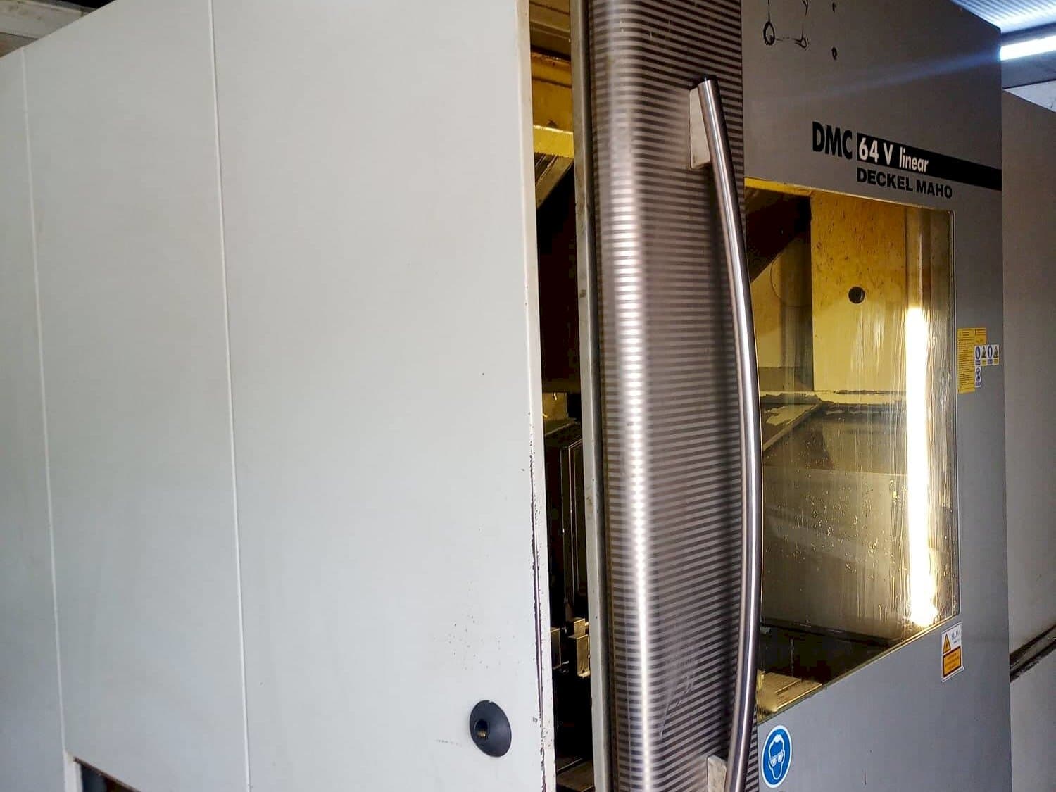 Koneen  DECKEL MAHO 64v Linear etunäkymä