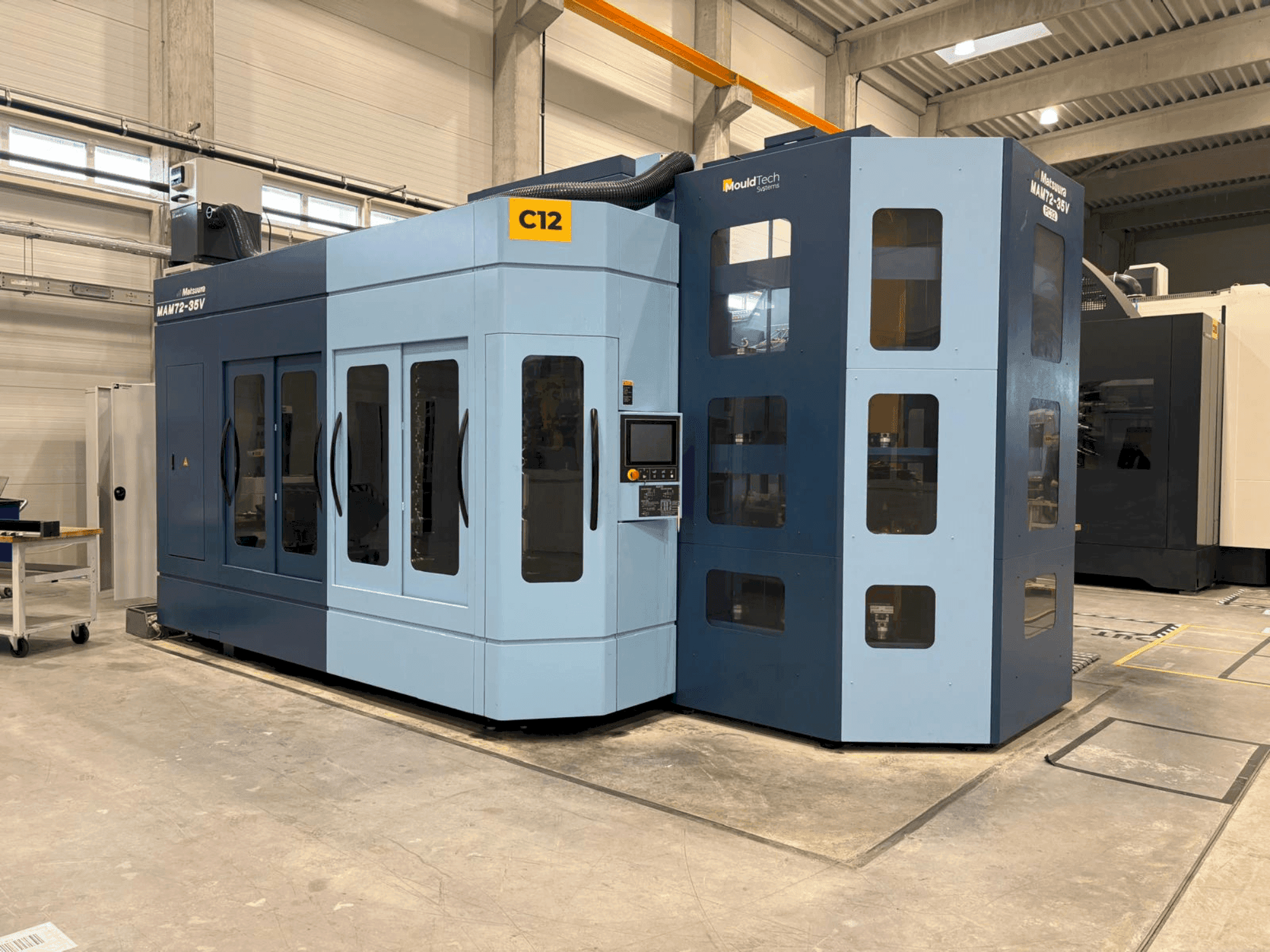 Koneen  Matsuura MAM72-35V etunäkymä