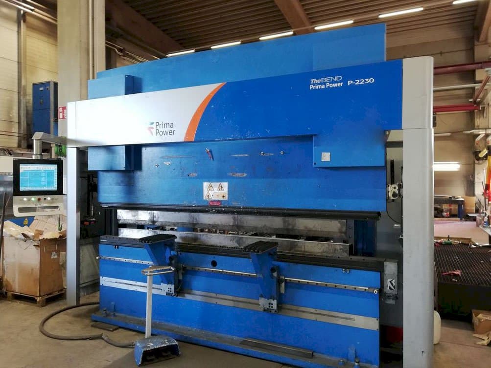 Koneen  Prima Power oikea näkymä P-2230