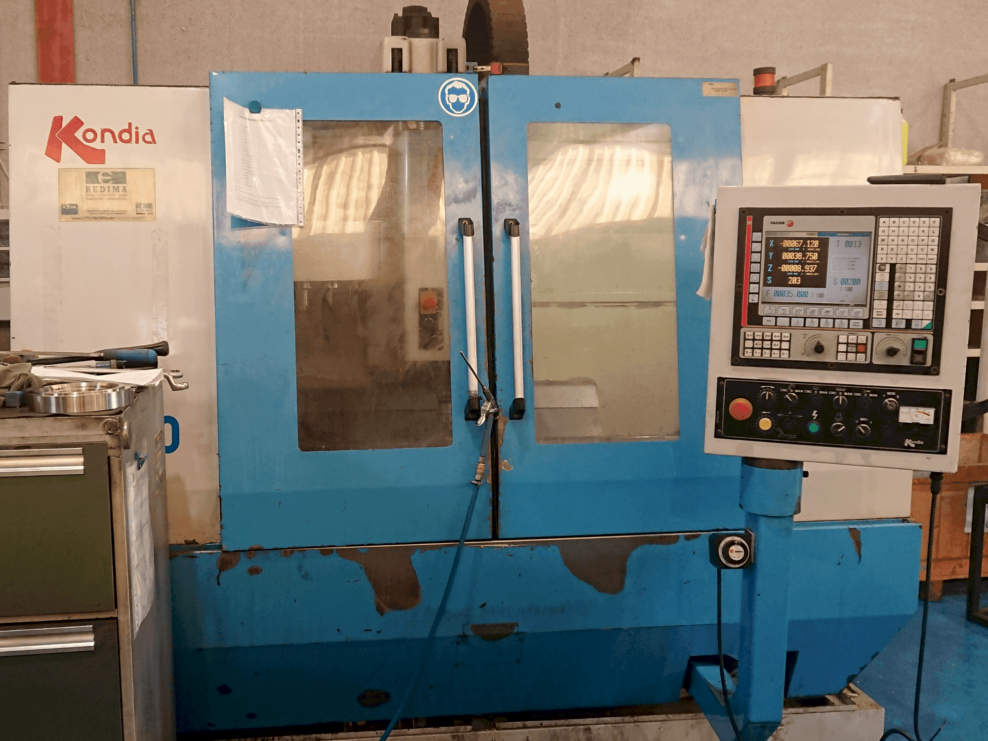 Koneen  KONDIA B-1050 etunäkymä